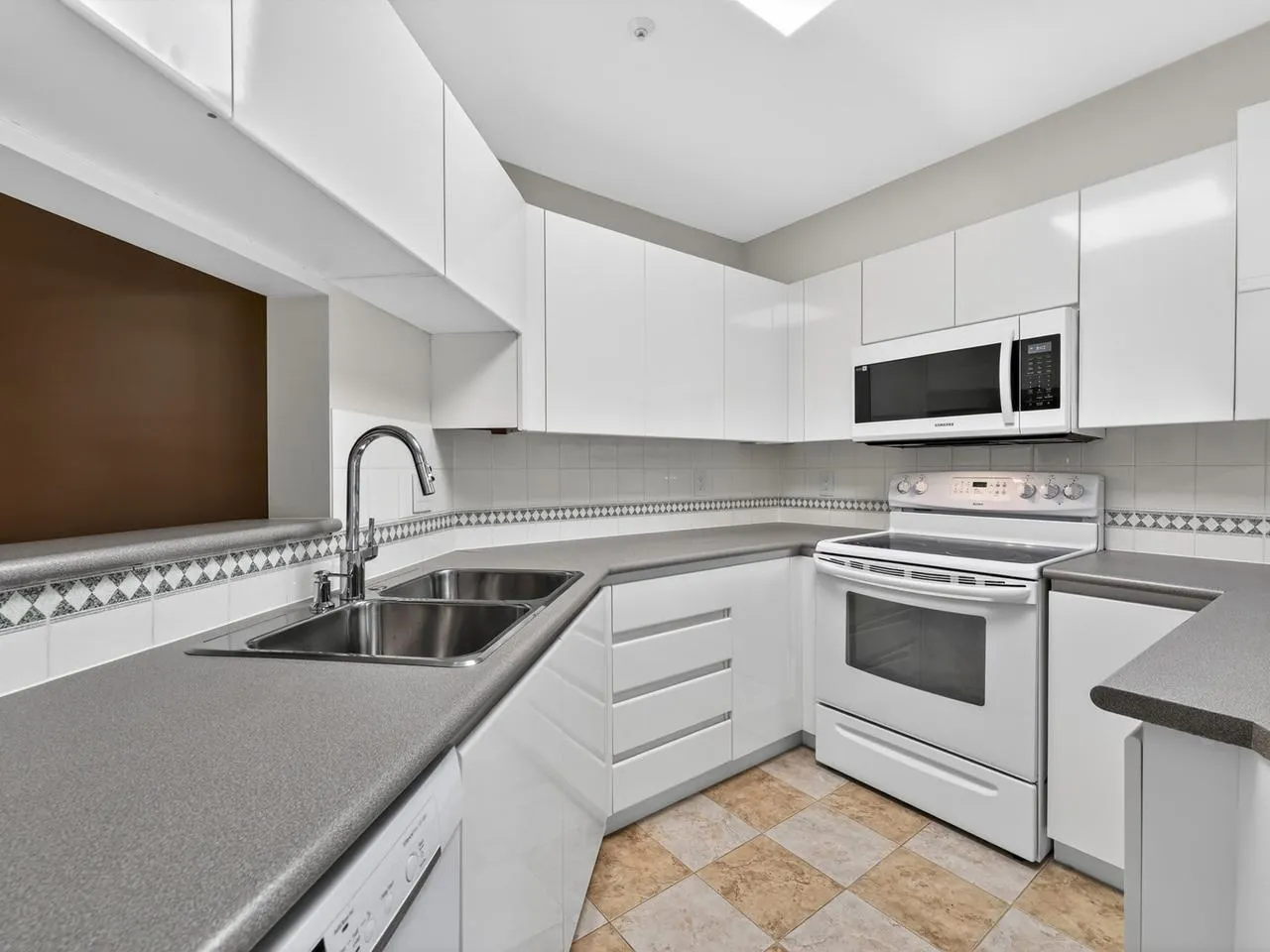 8460 Jellicoe Street #109