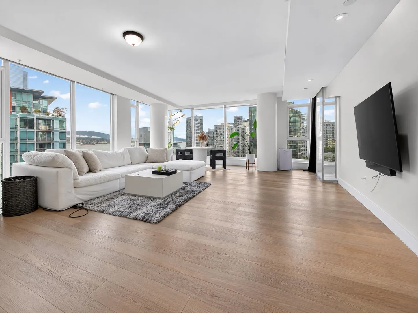 1499 W Pender Street #1902