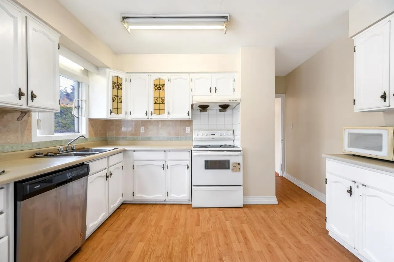 1441 W 49th Avenue