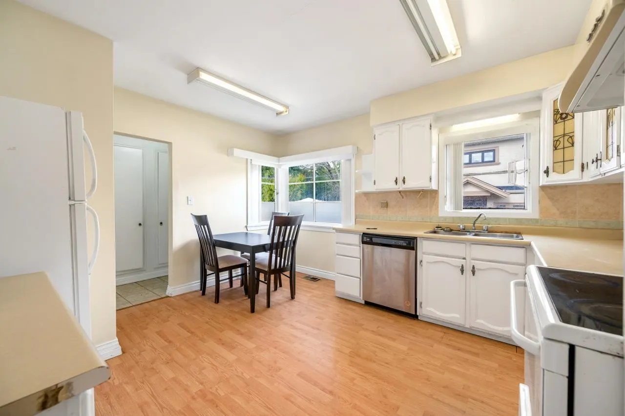 1441 W 49th Avenue