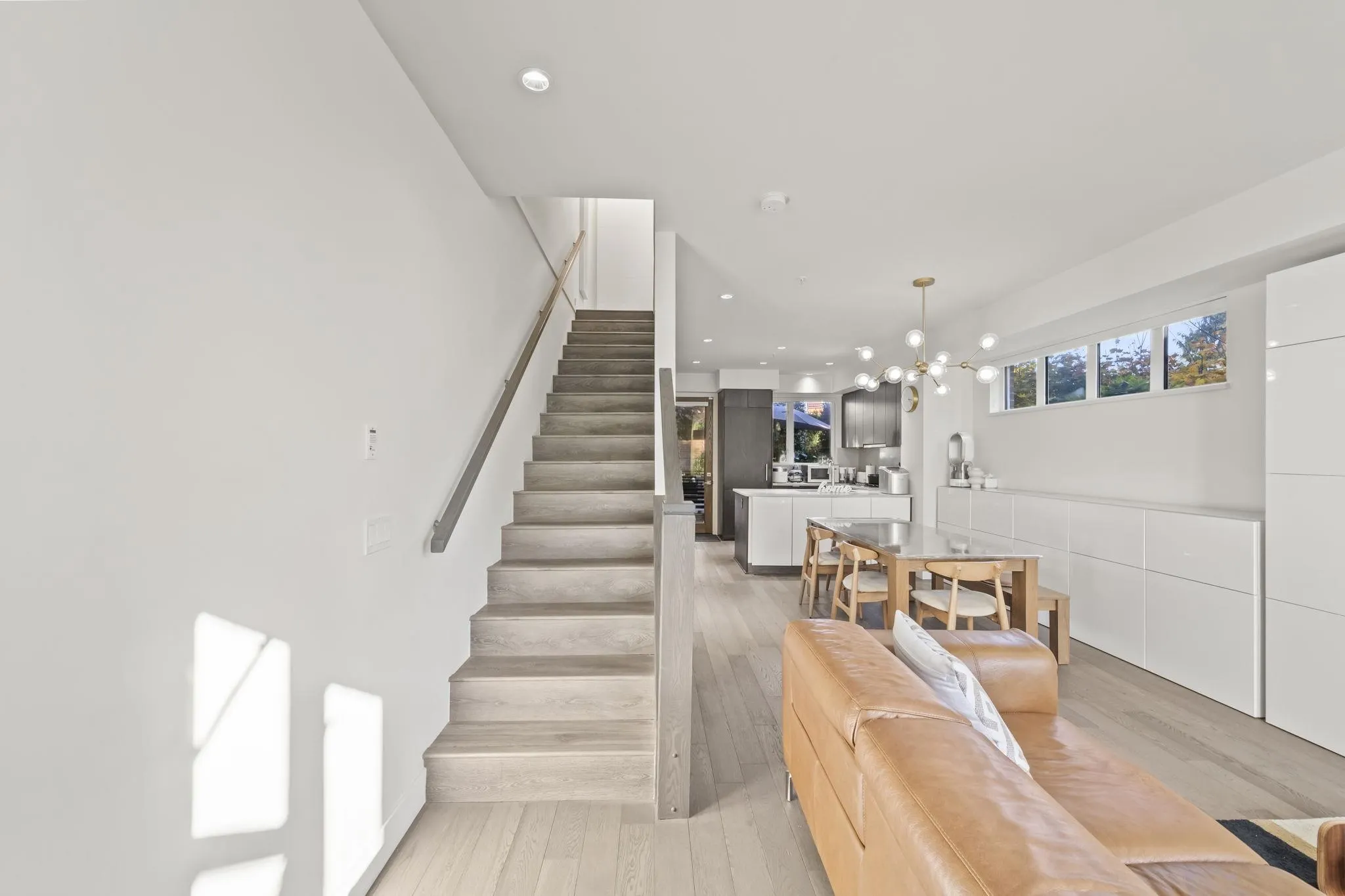 5552 Oak Street