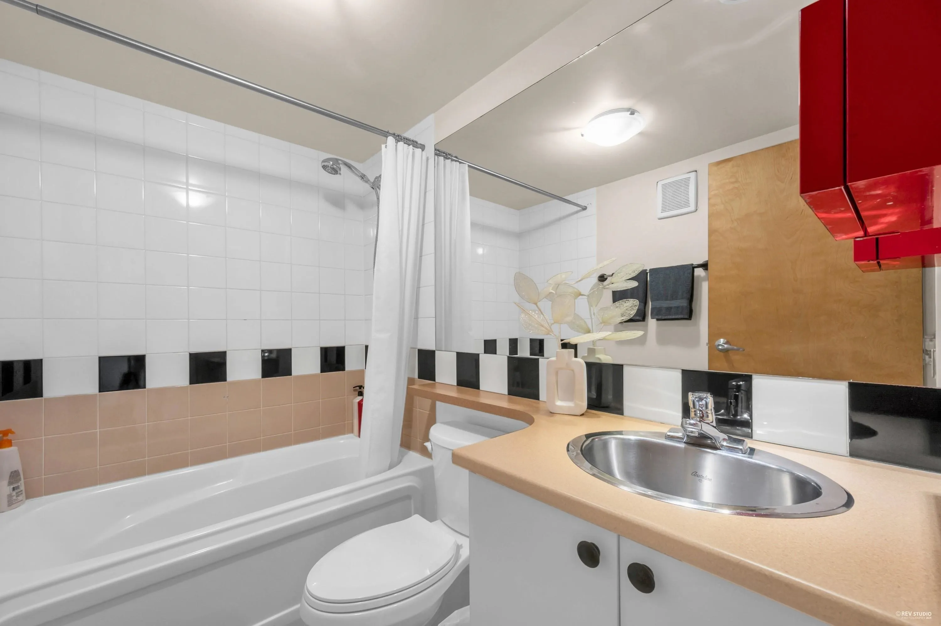 933 Seymour Street #411