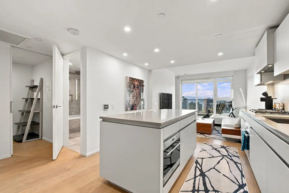 889 Pacific St #2104