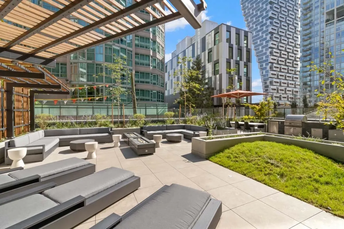 889 Pacific St #2104