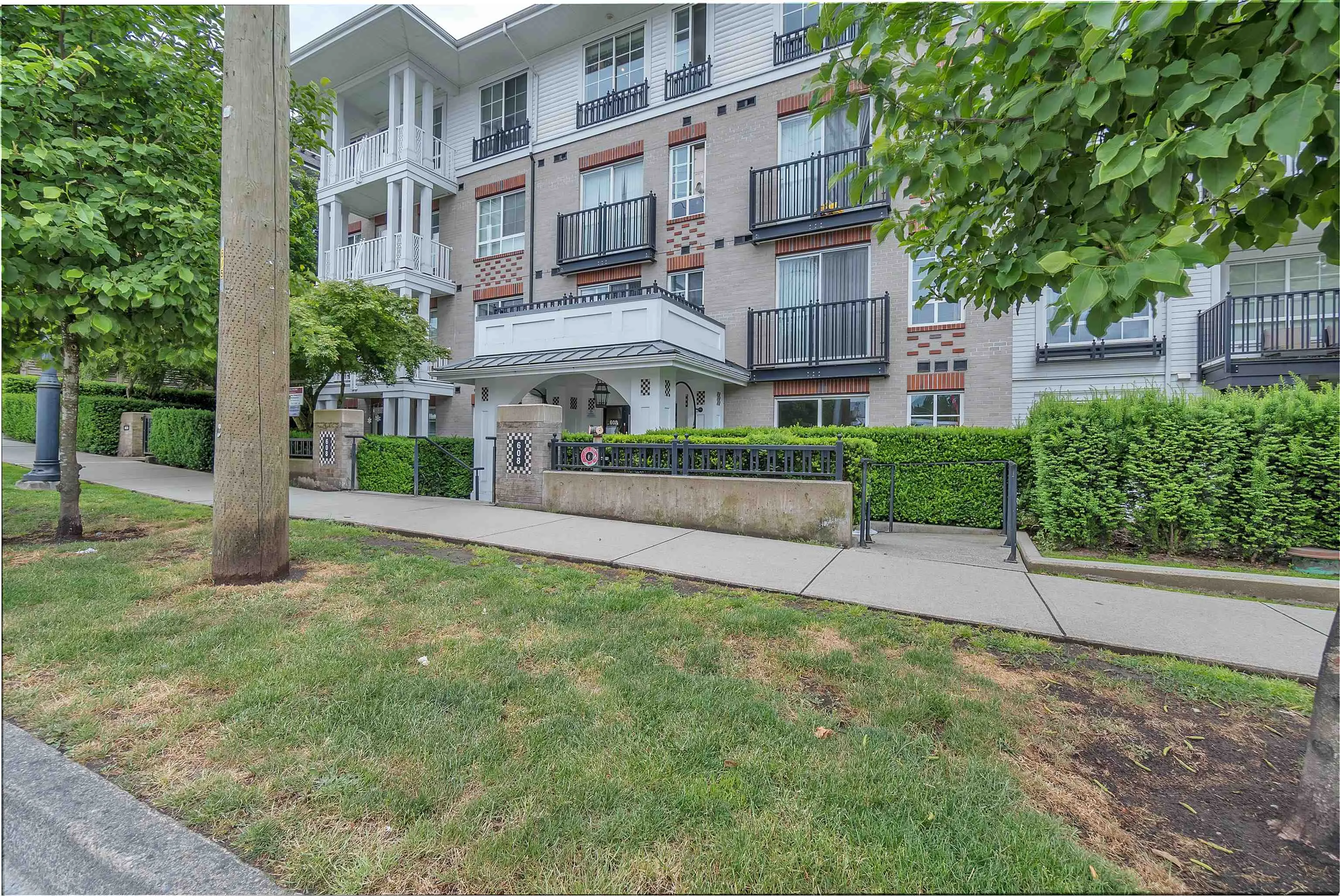 608 Como Lake Avenue #107