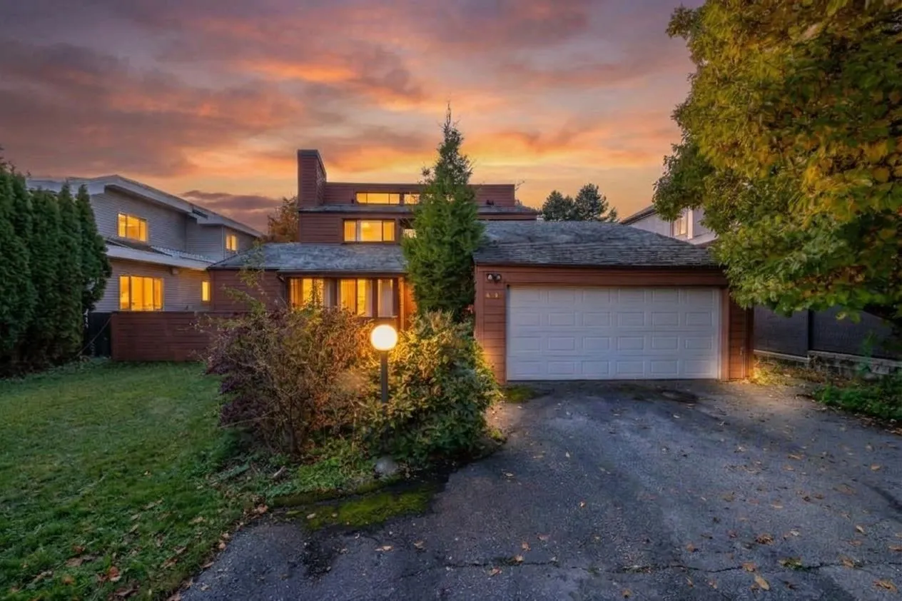 6587 Cartier Street