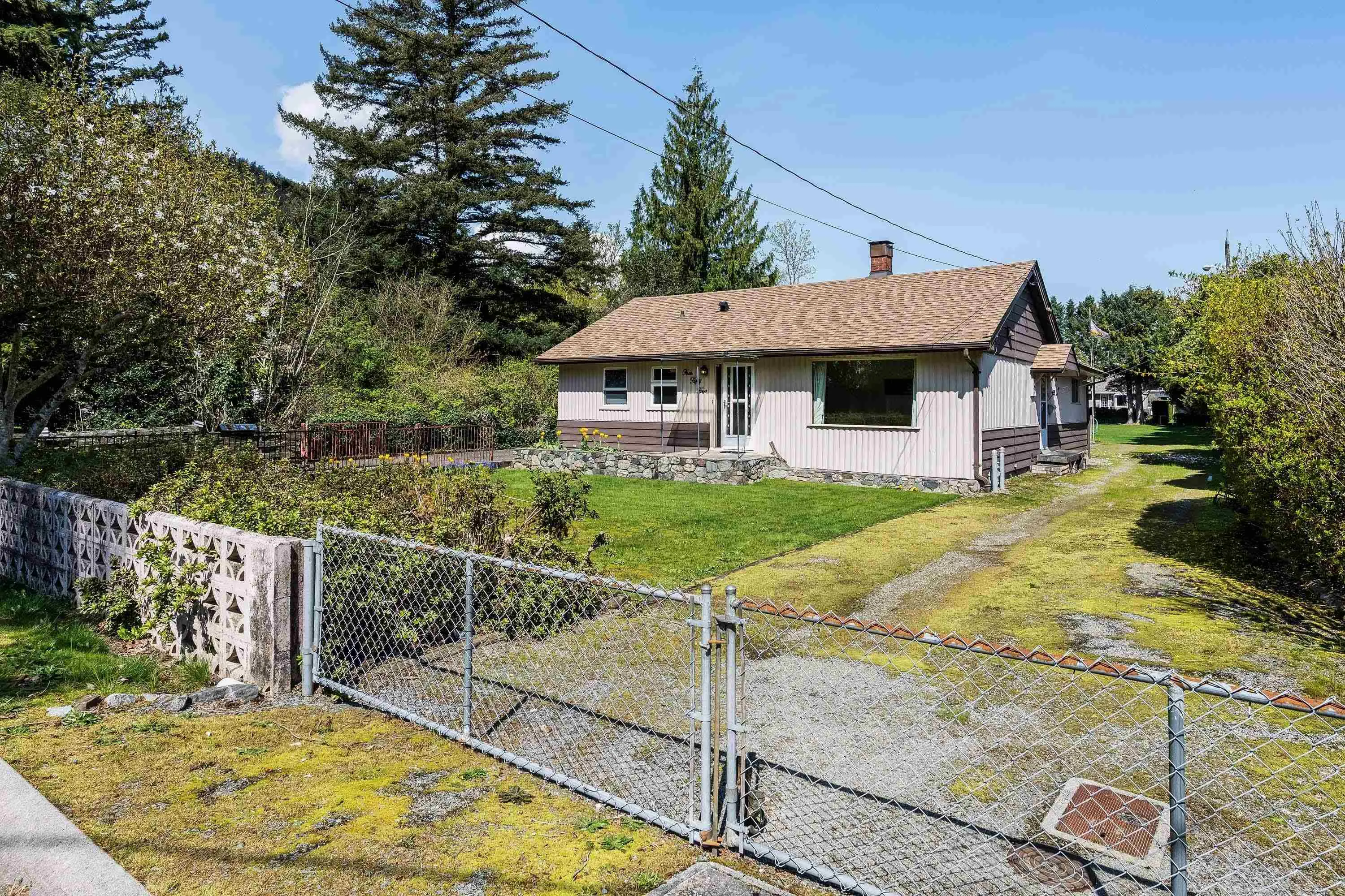 455 Pine Avenue
