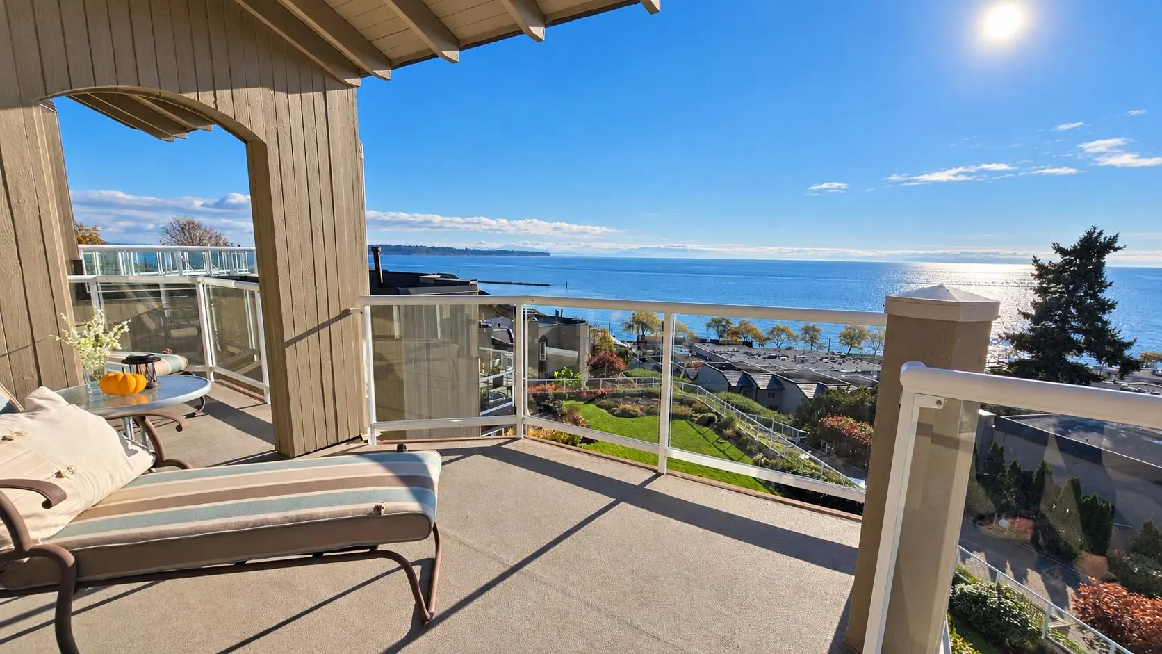 15025 Victoria Avenue #401