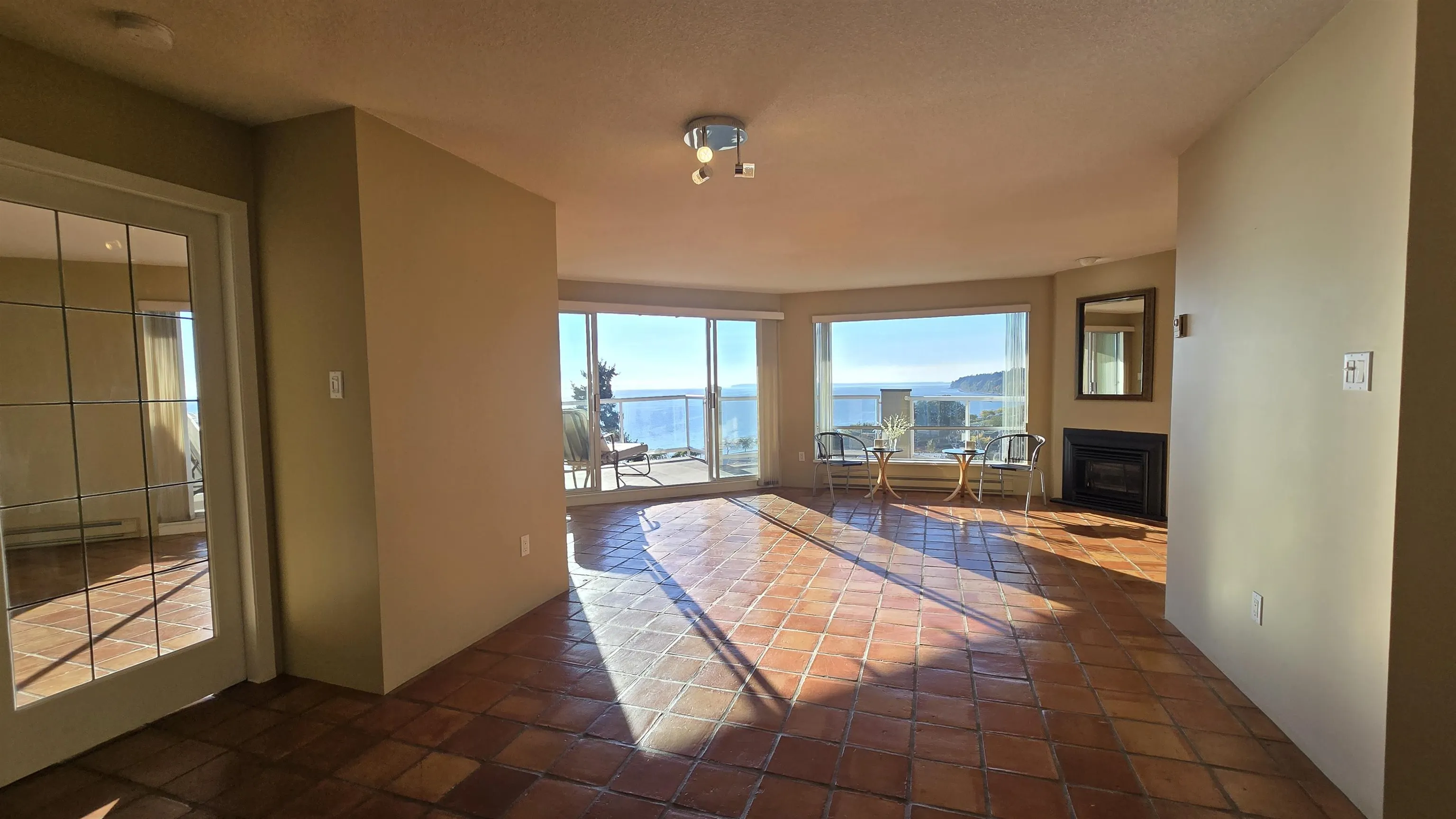 15025 Victoria Avenue #401