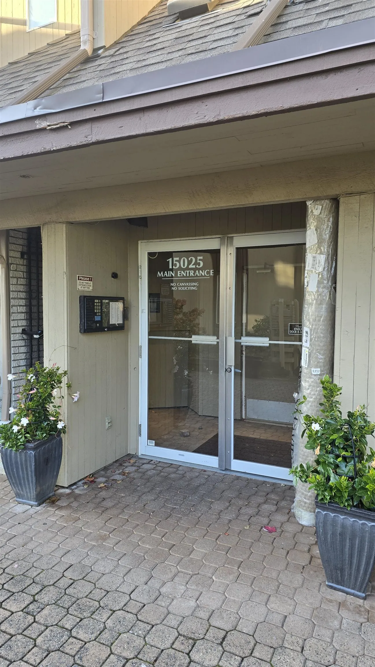 15025 Victoria Avenue #401