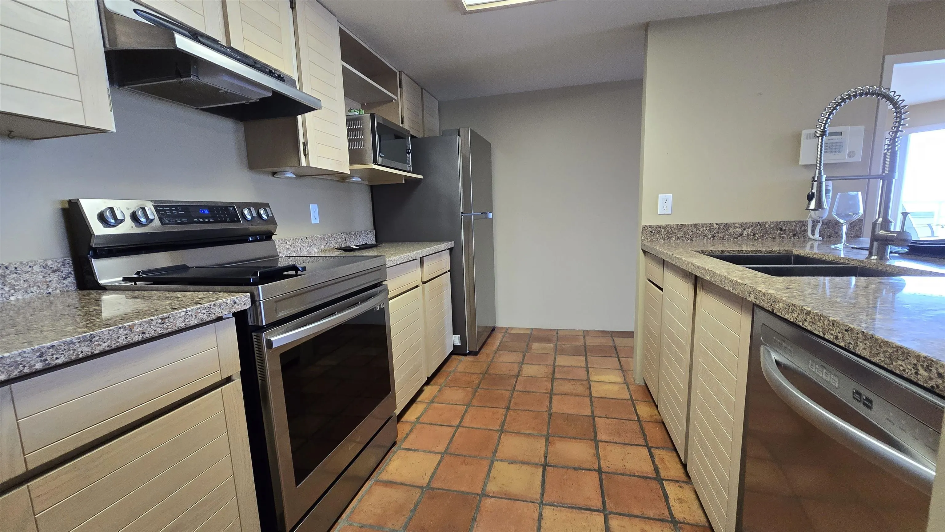15025 Victoria Avenue #401