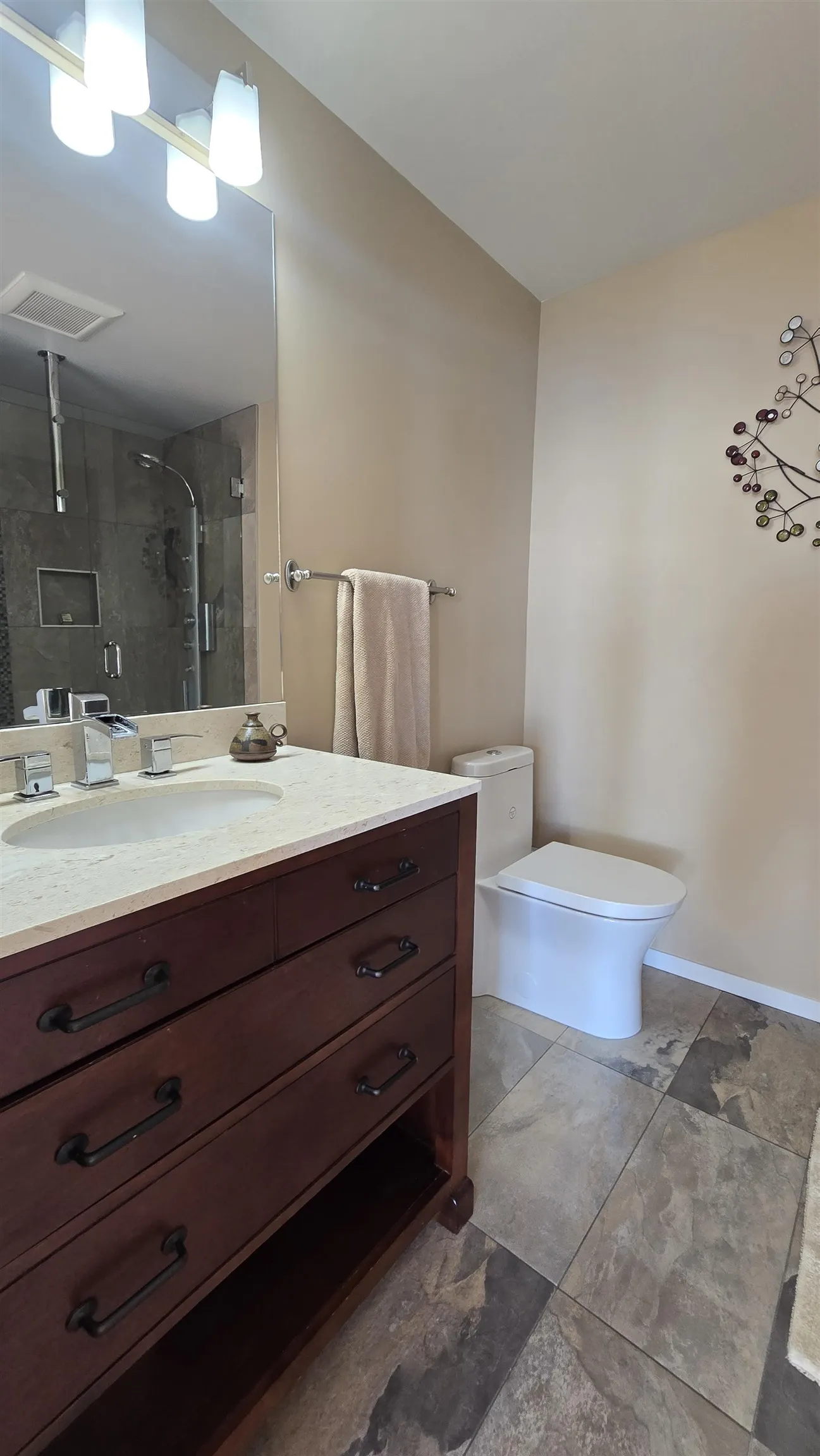 15025 Victoria Avenue #401