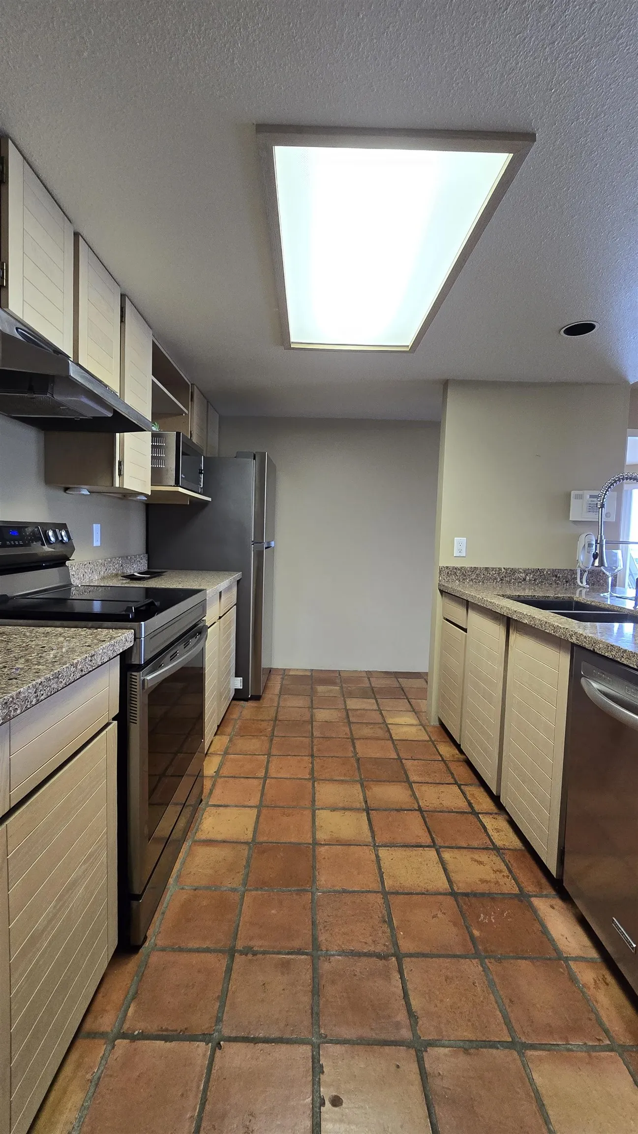 15025 Victoria Avenue #401