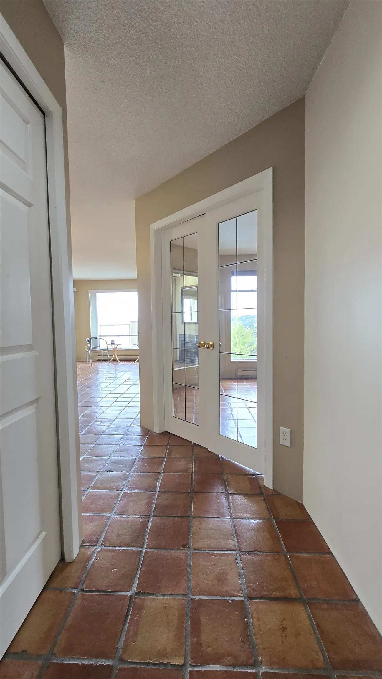 15025 Victoria Avenue #401