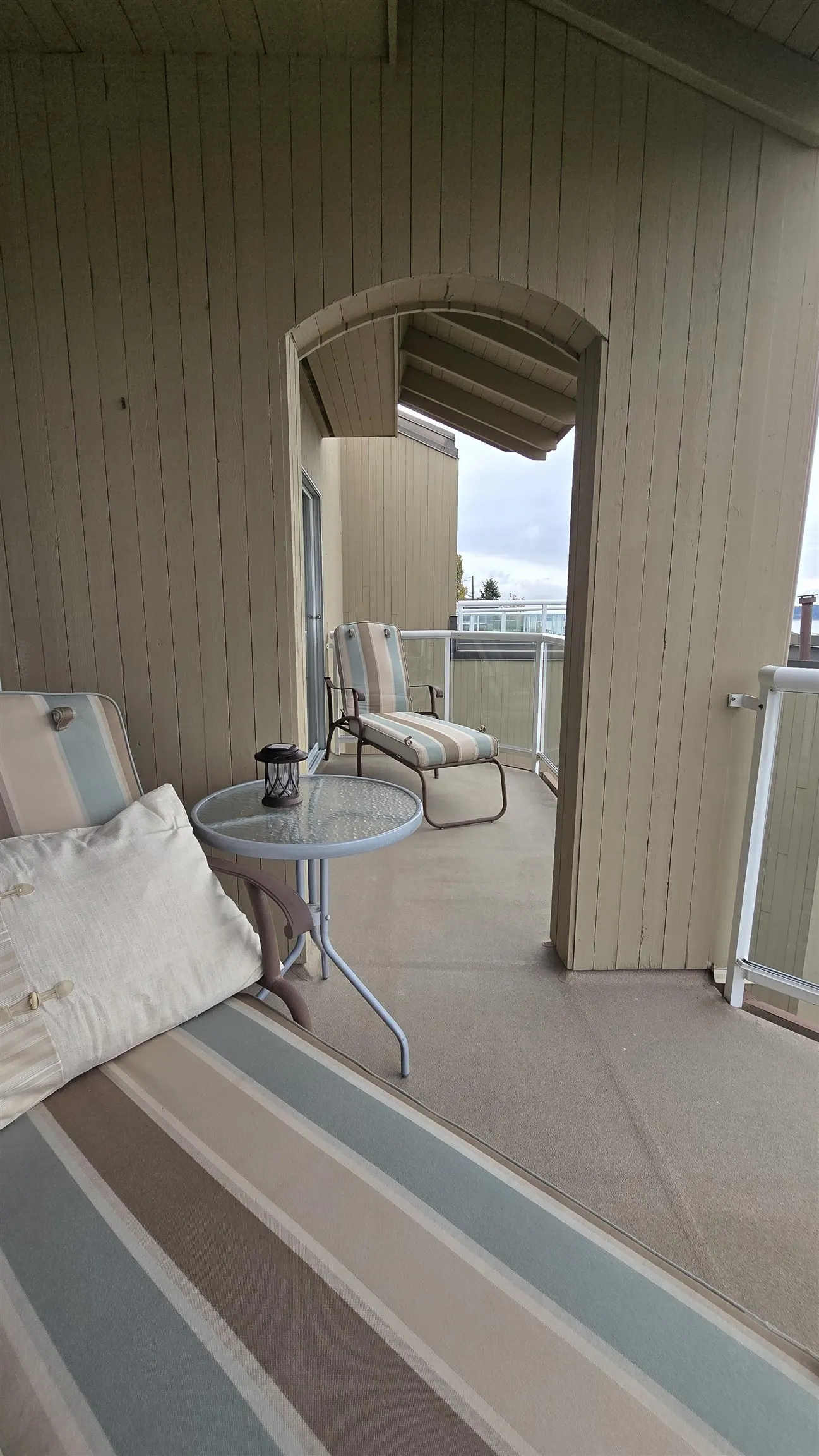 15025 Victoria Avenue #401