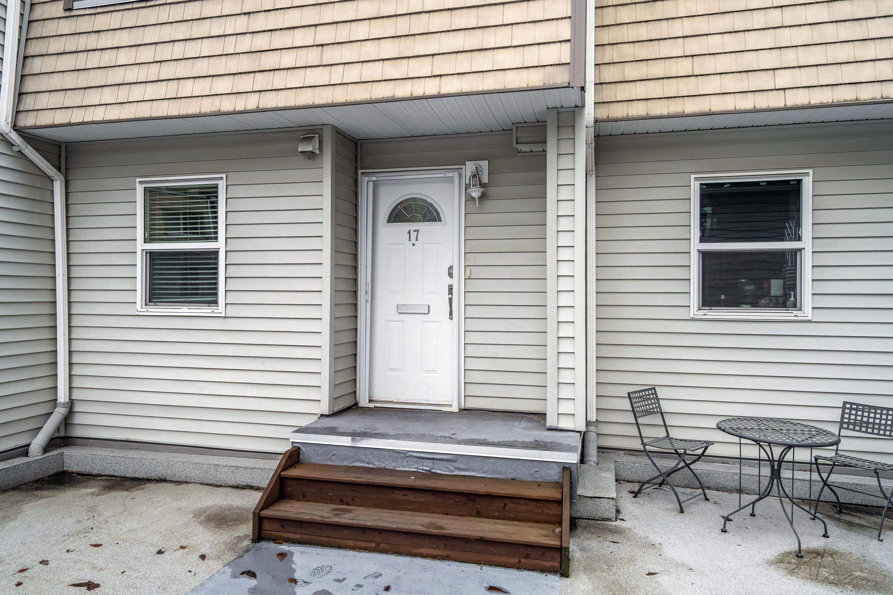 33923 E Bourquin Crescent #17