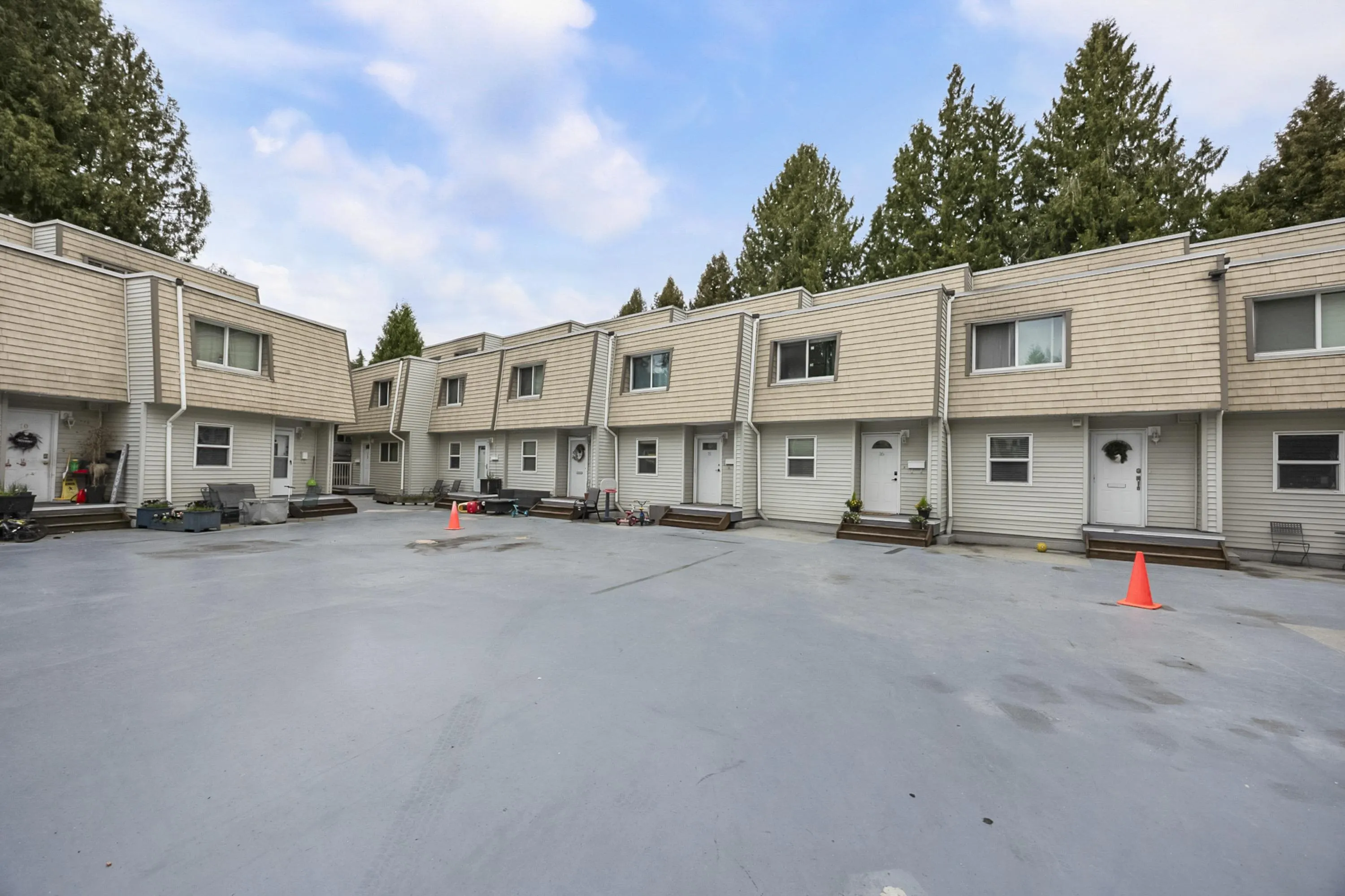 33923 E Bourquin Crescent #17