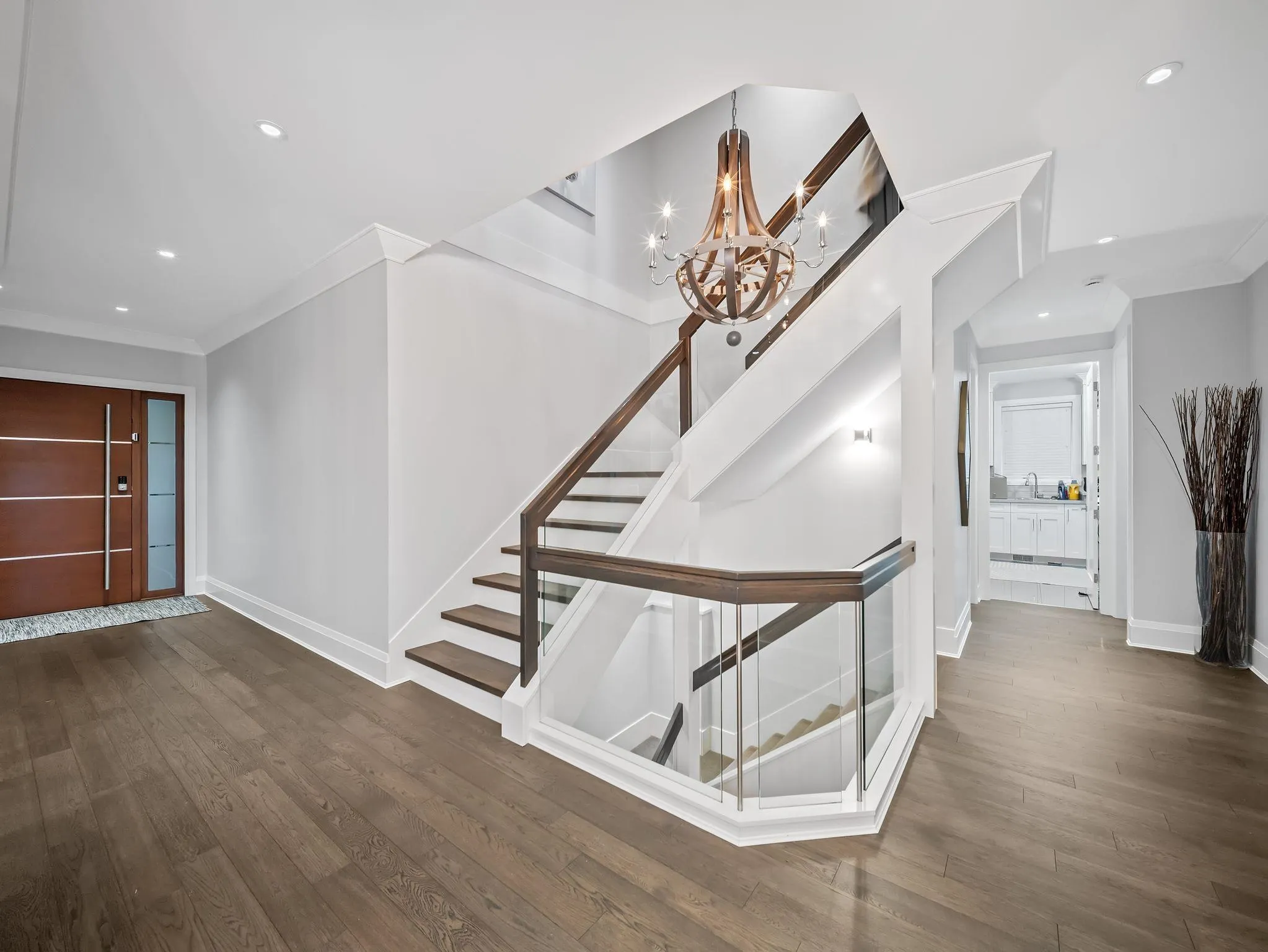 433 E Queens Road
