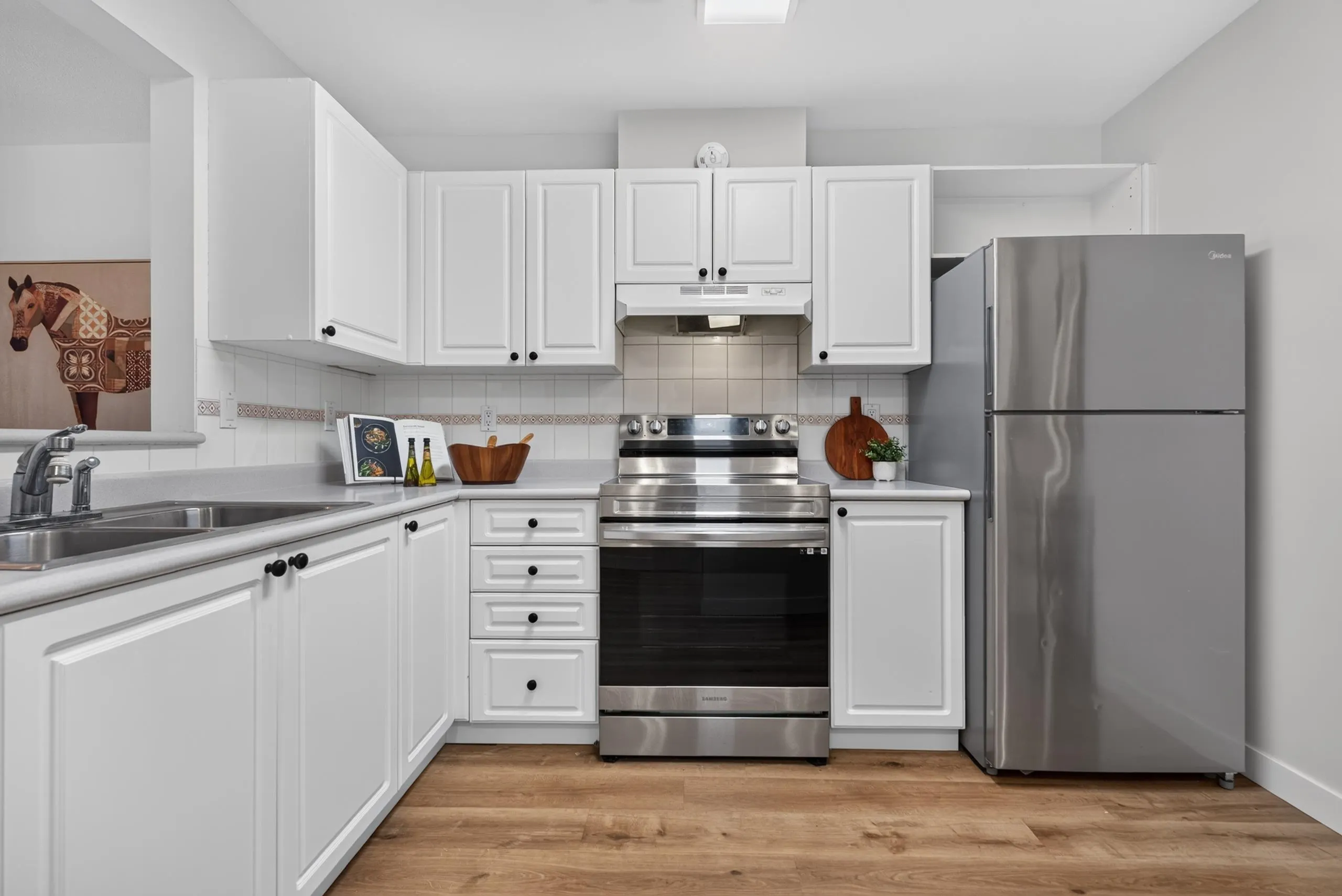 15241 18 Avenue #201