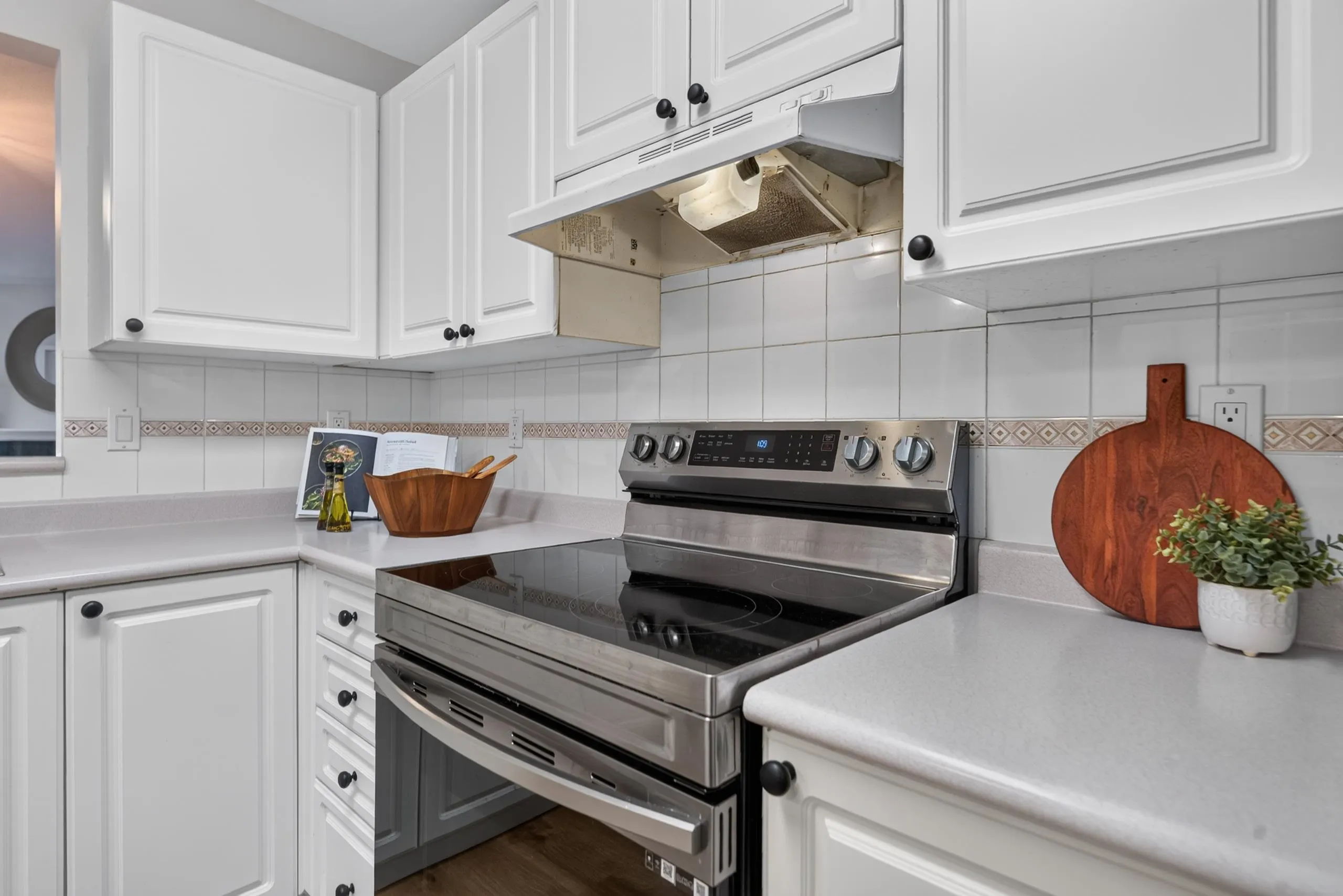 15241 18 Avenue #201