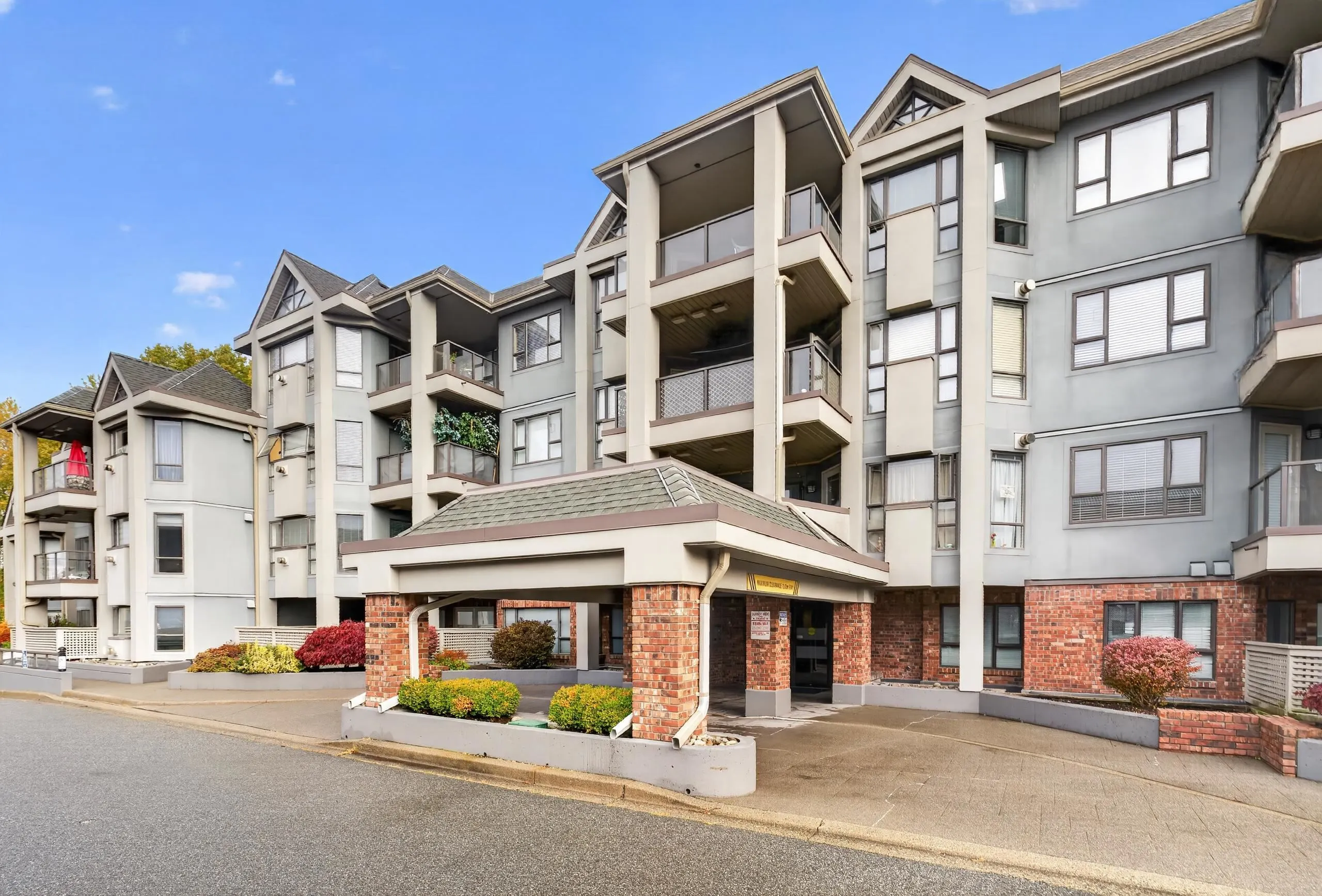 15241 18 Avenue #201