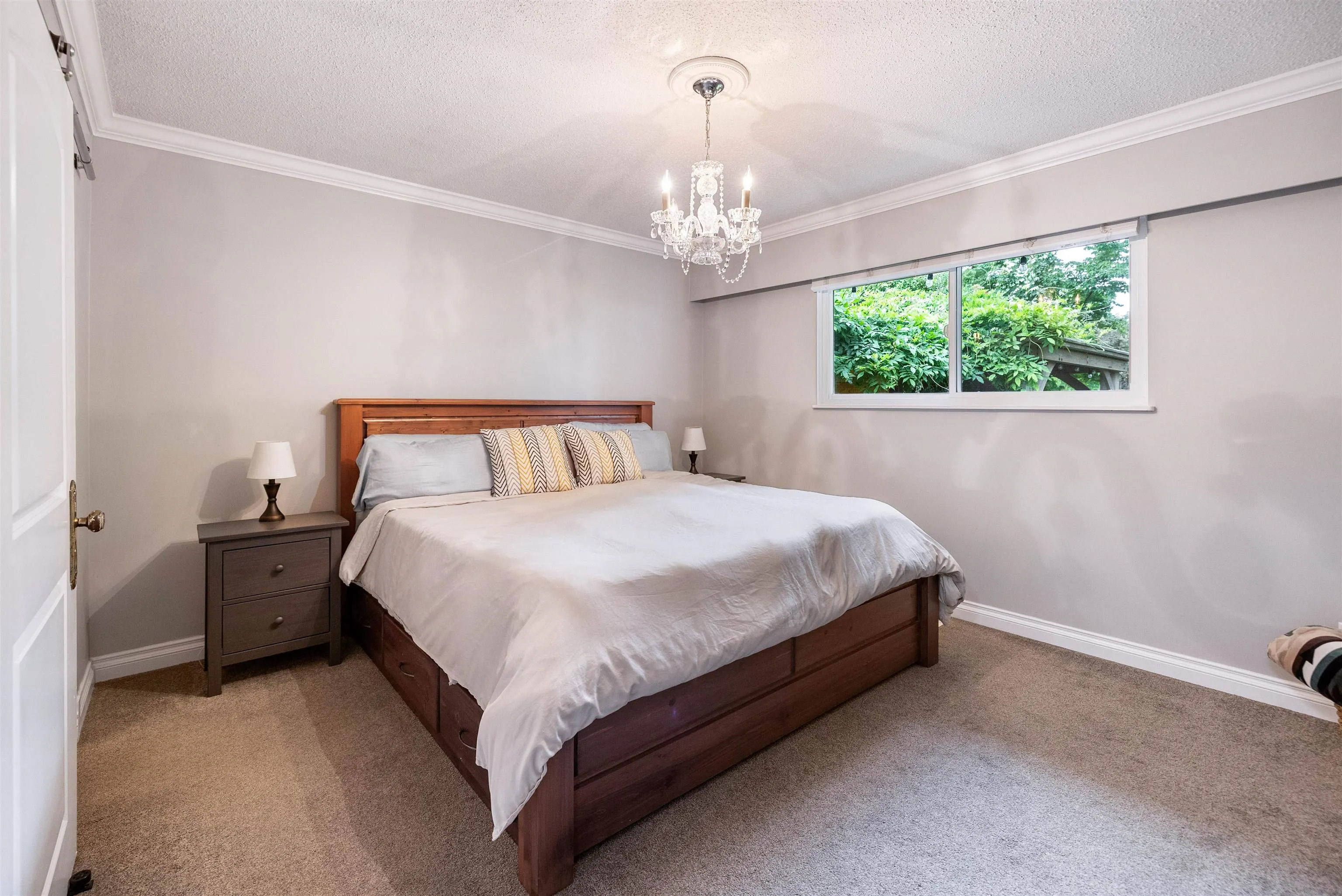 21678 Mountainview Crescent