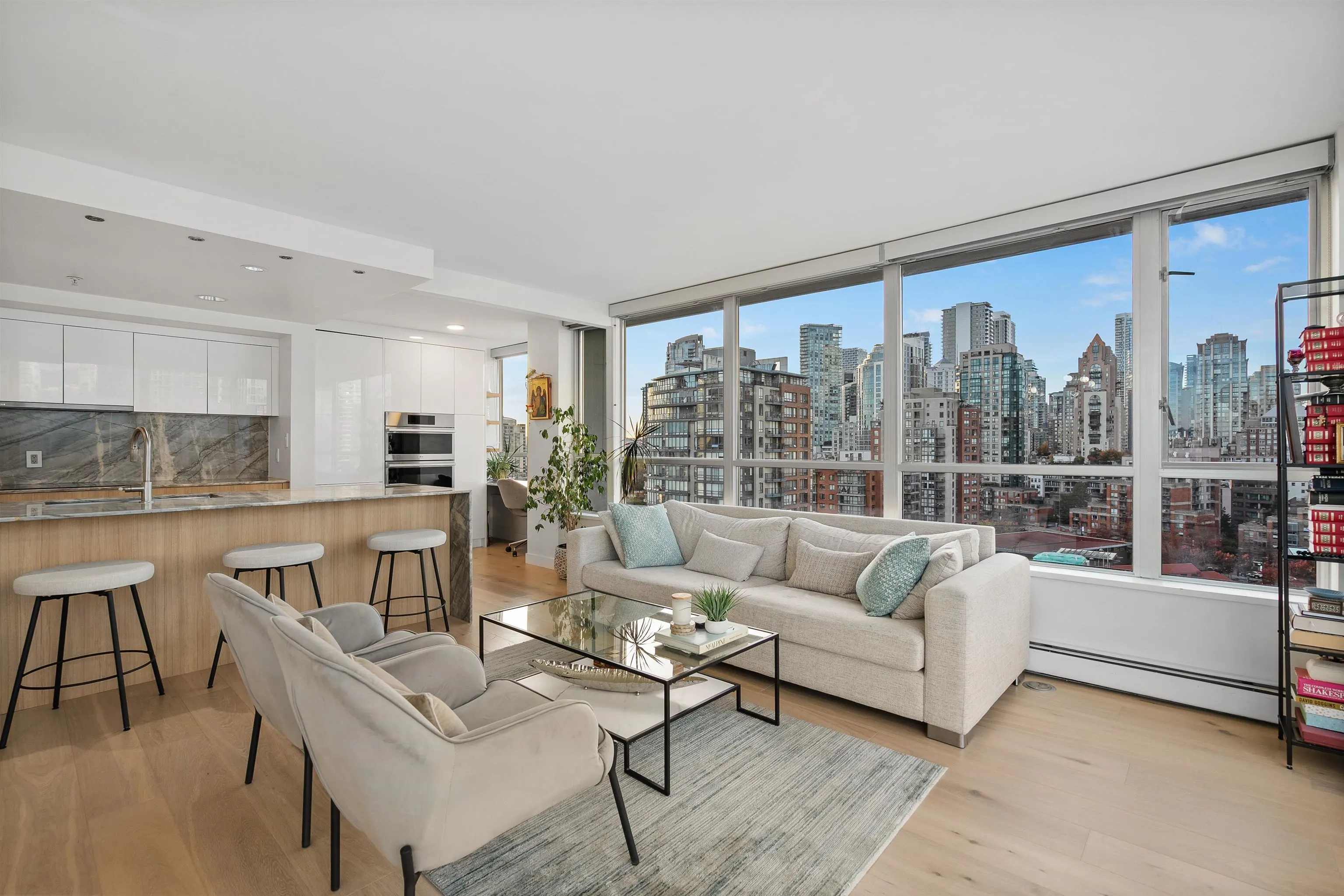1228 Marinaside Crescent #1706