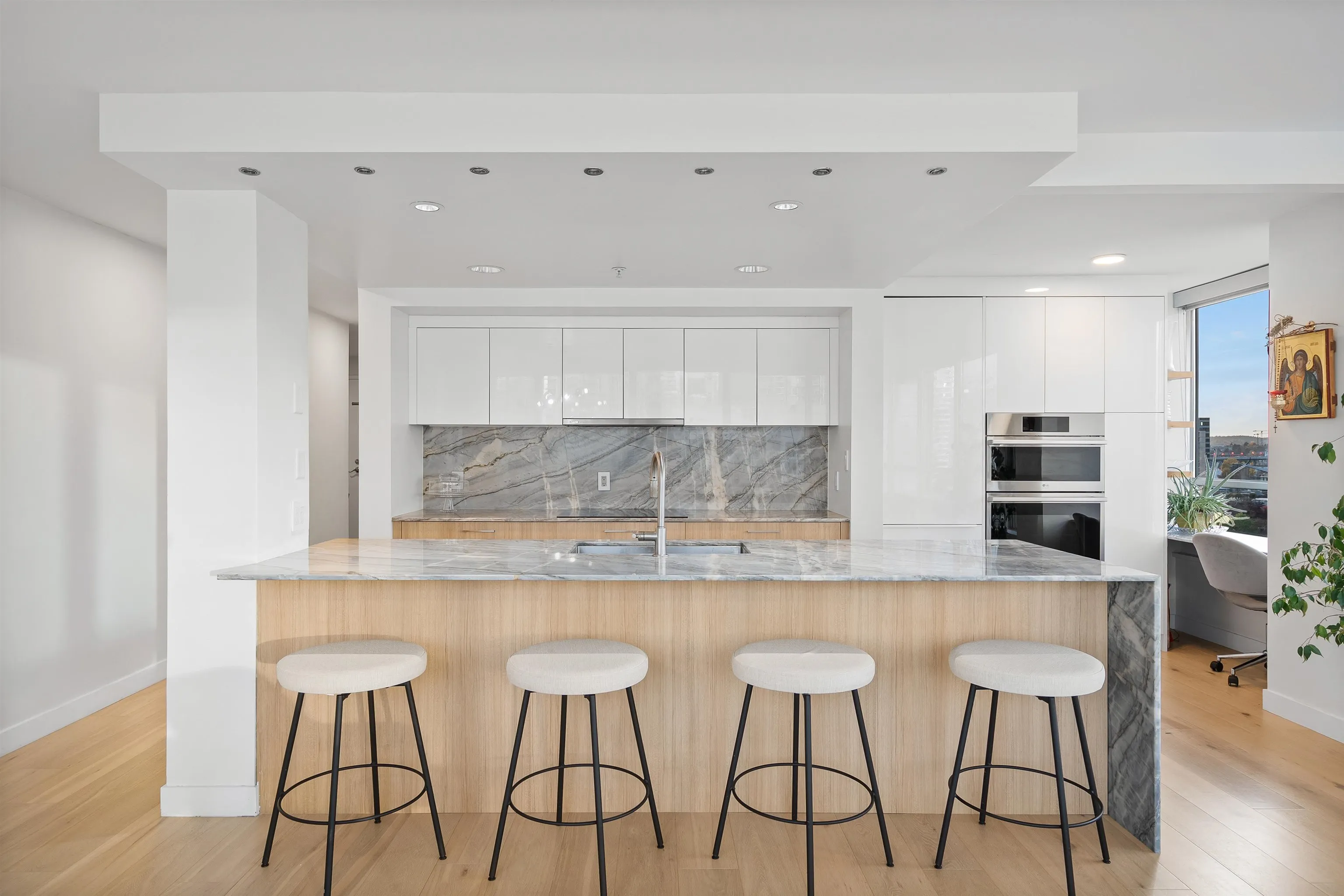 1228 Marinaside Crescent #1706