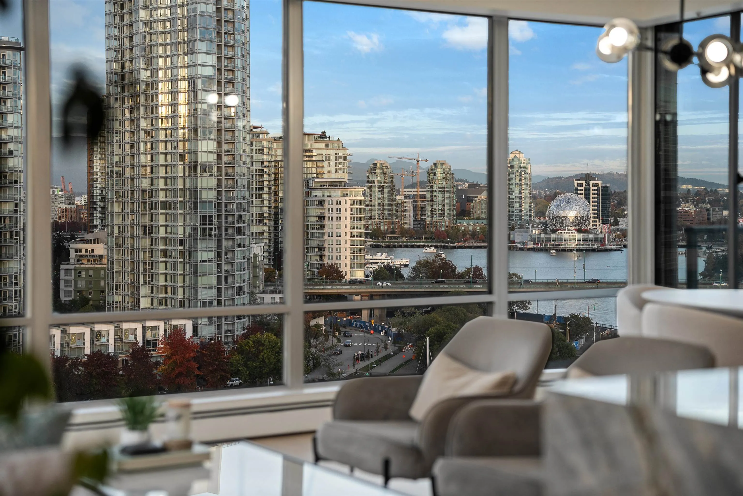 1228 Marinaside Crescent #1706