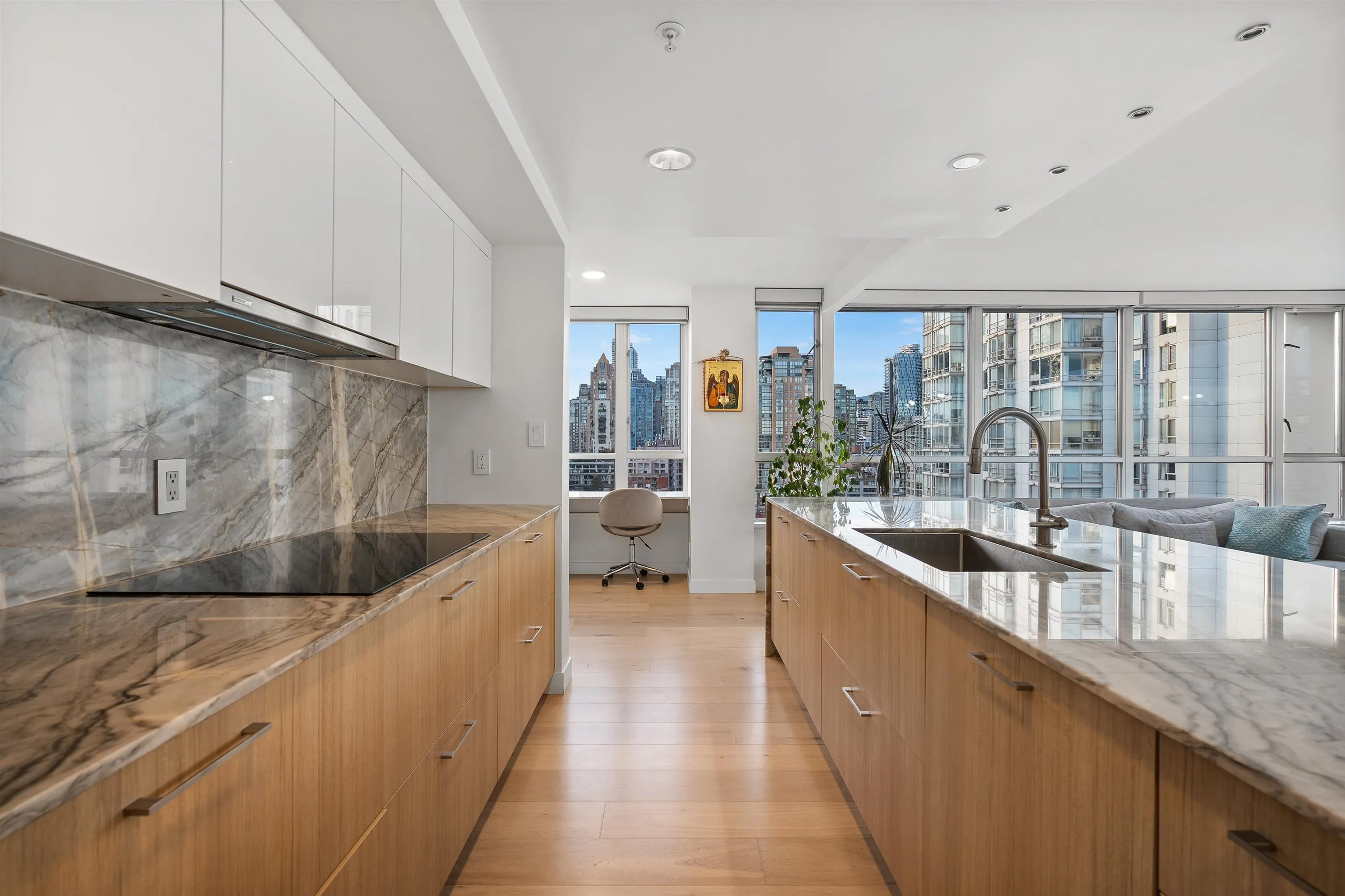 1228 Marinaside Crescent #1706