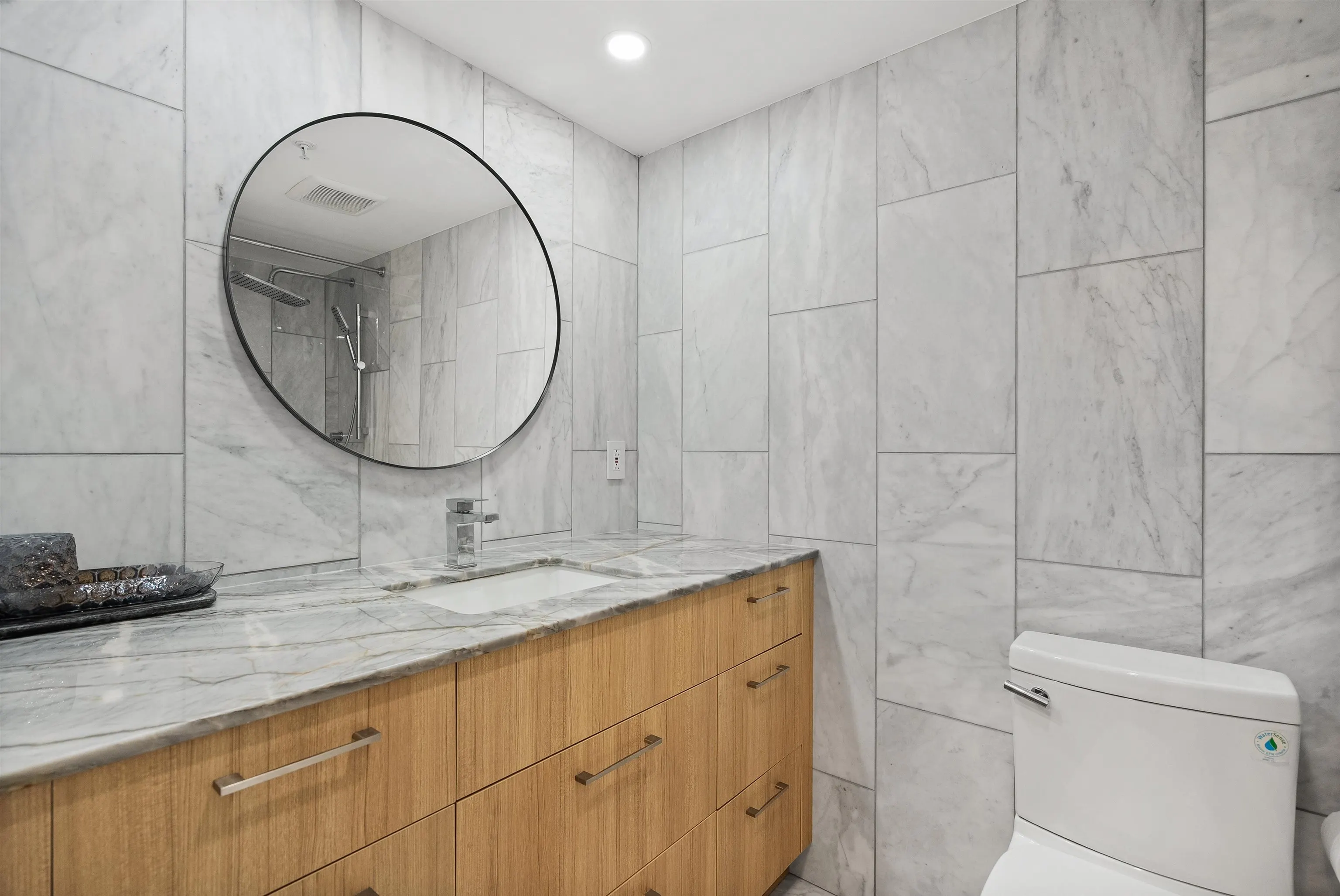 1228 Marinaside Crescent #1706