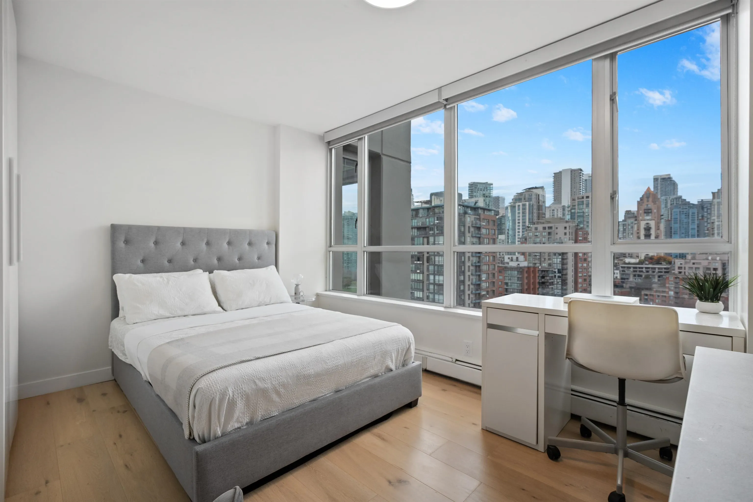 1228 Marinaside Crescent #1706
