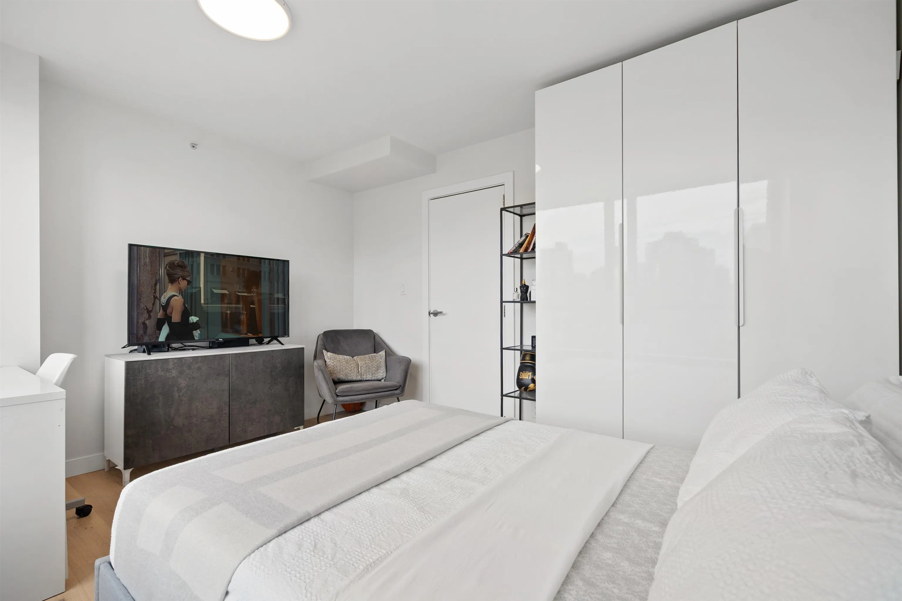 1228 Marinaside Crescent #1706