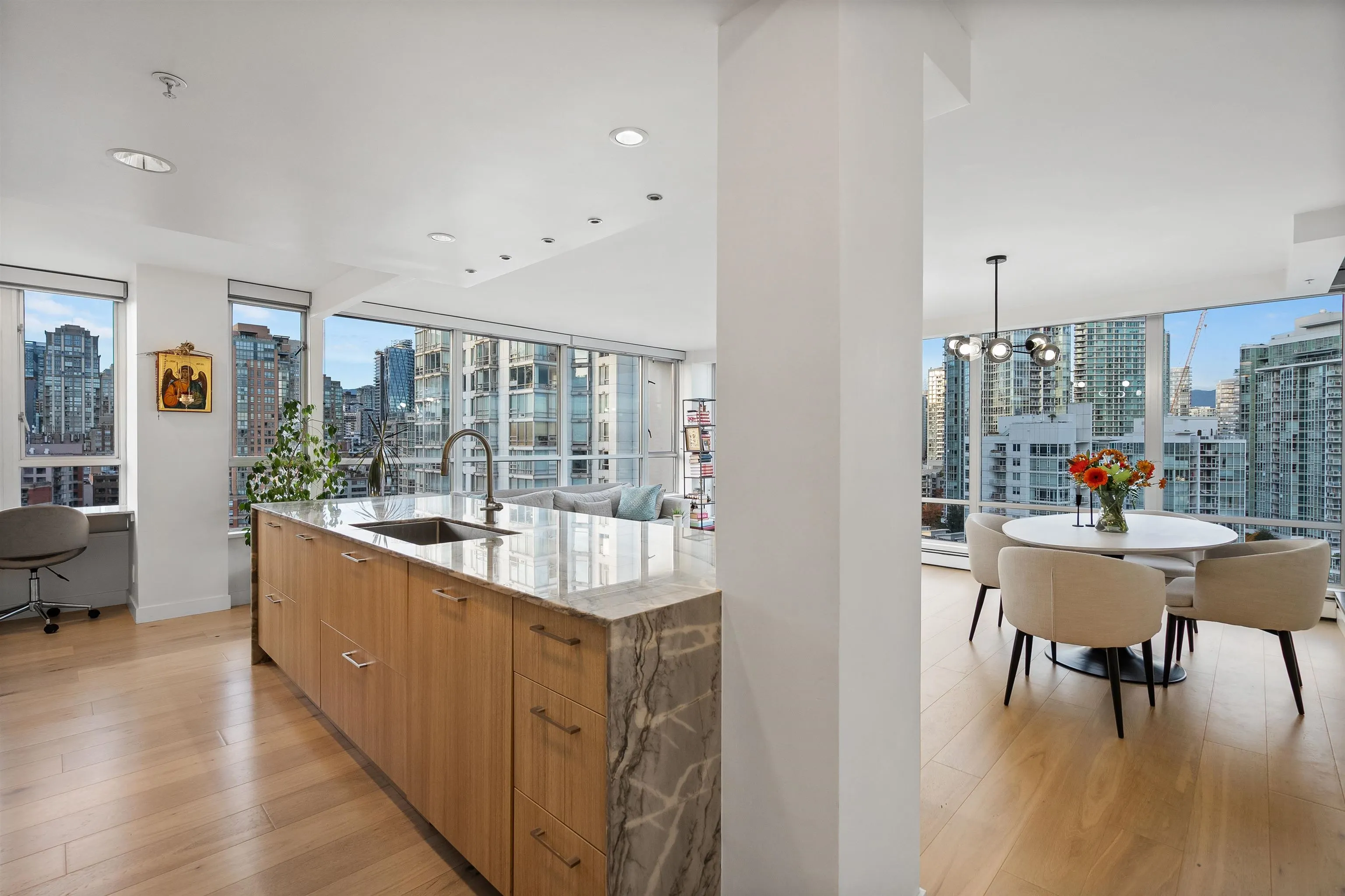 1228 Marinaside Crescent #1706