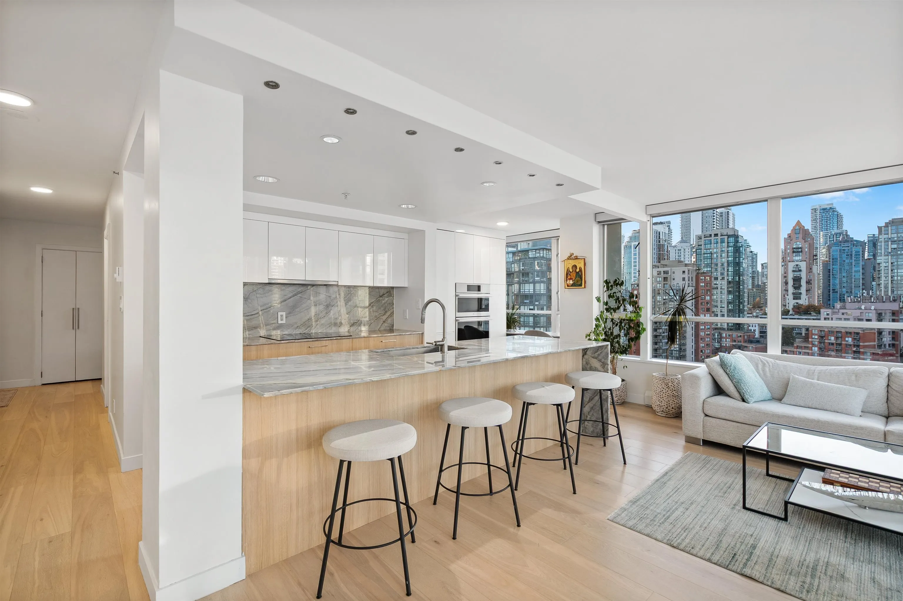 1228 Marinaside Crescent #1706