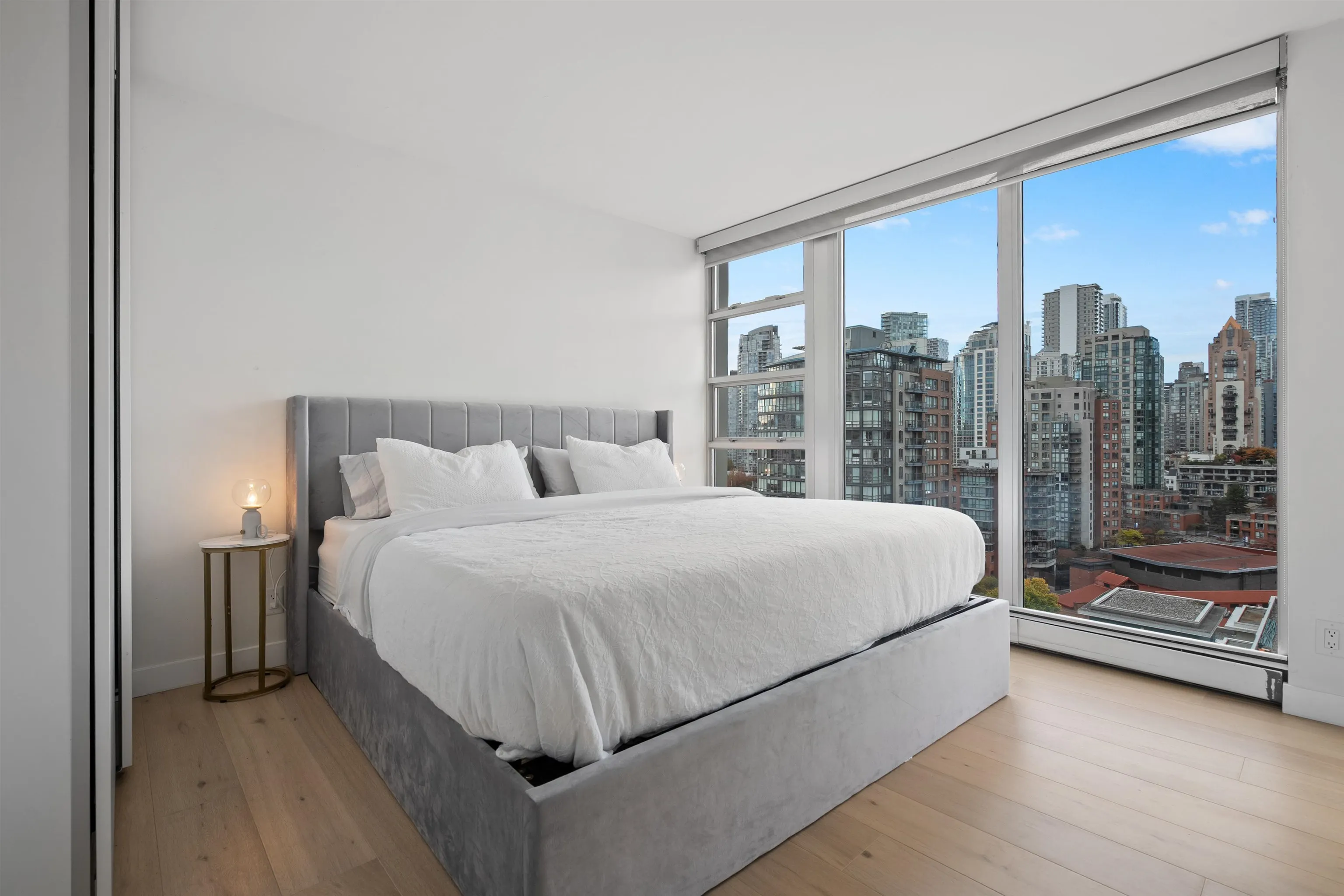1228 Marinaside Crescent #1706