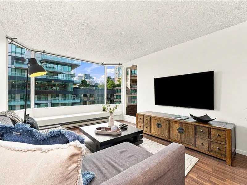 1330 Hornby Street #608