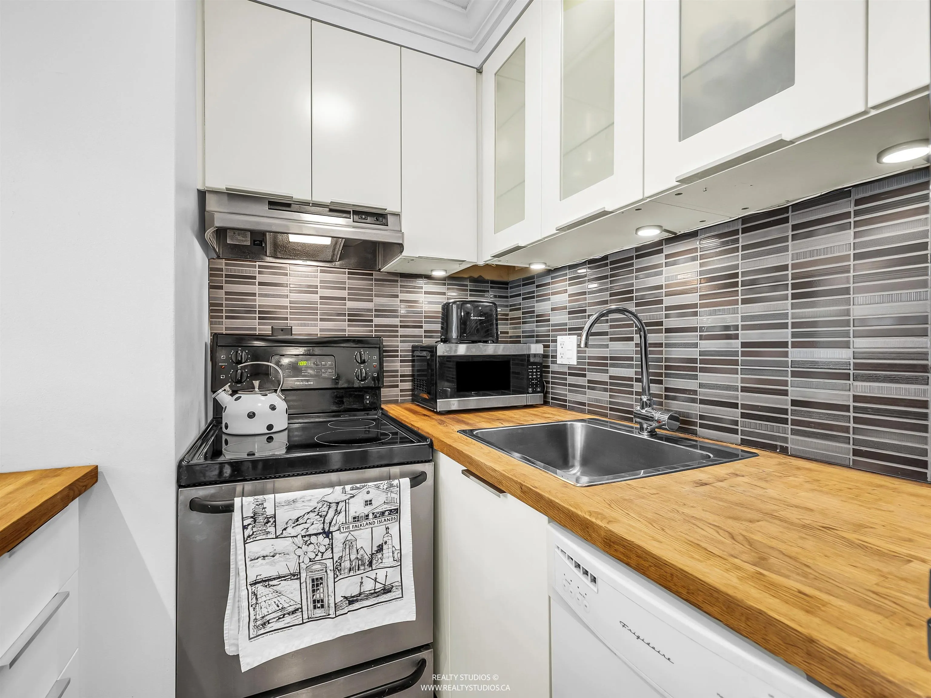 1250 Burnaby Street #1205