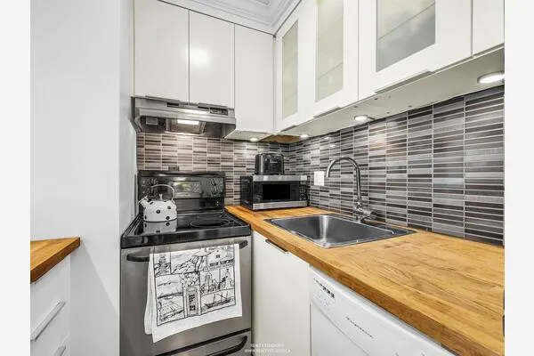 1250 Burnaby Street #1205