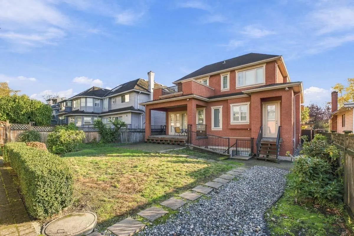2455 W 18th Avenue