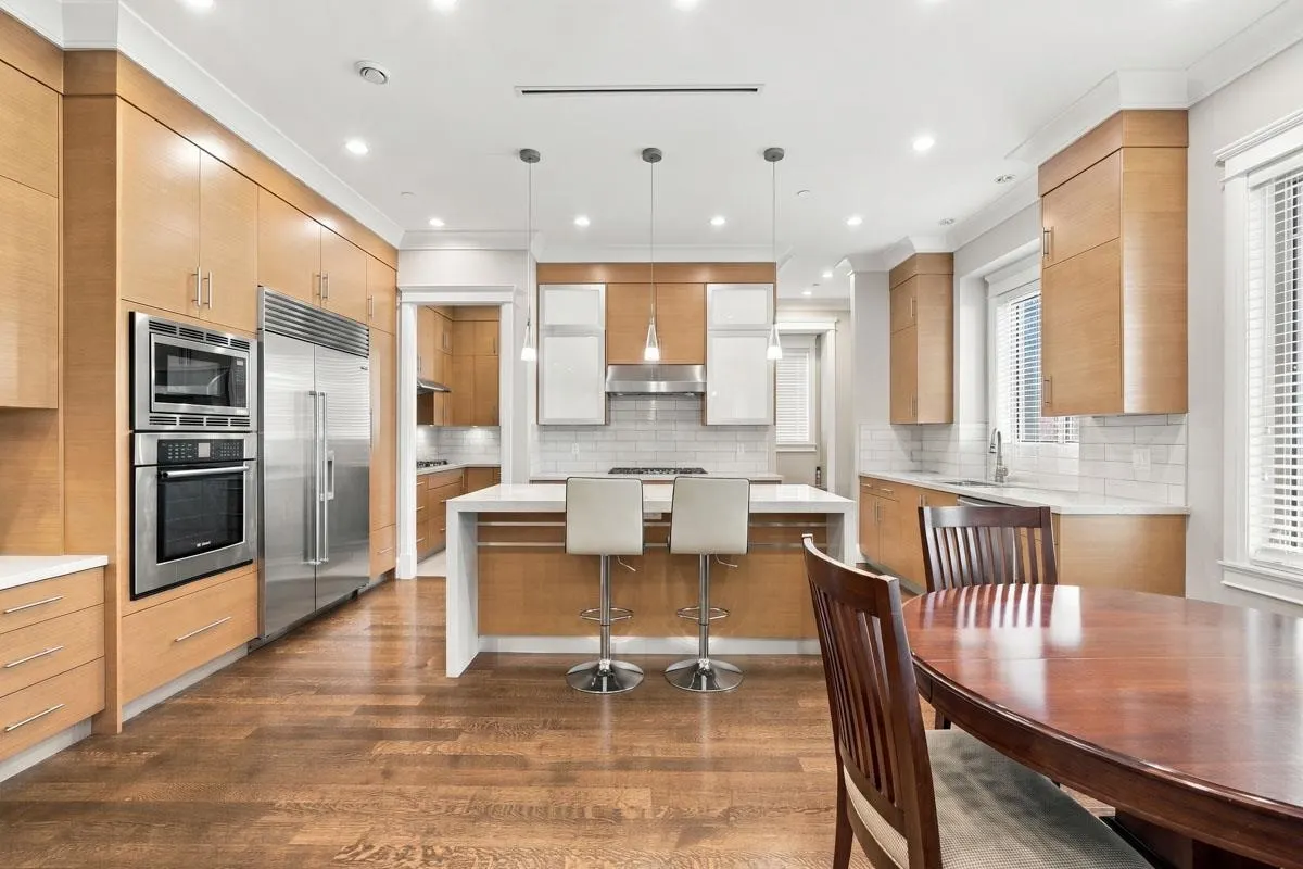 2455 W 18th Avenue