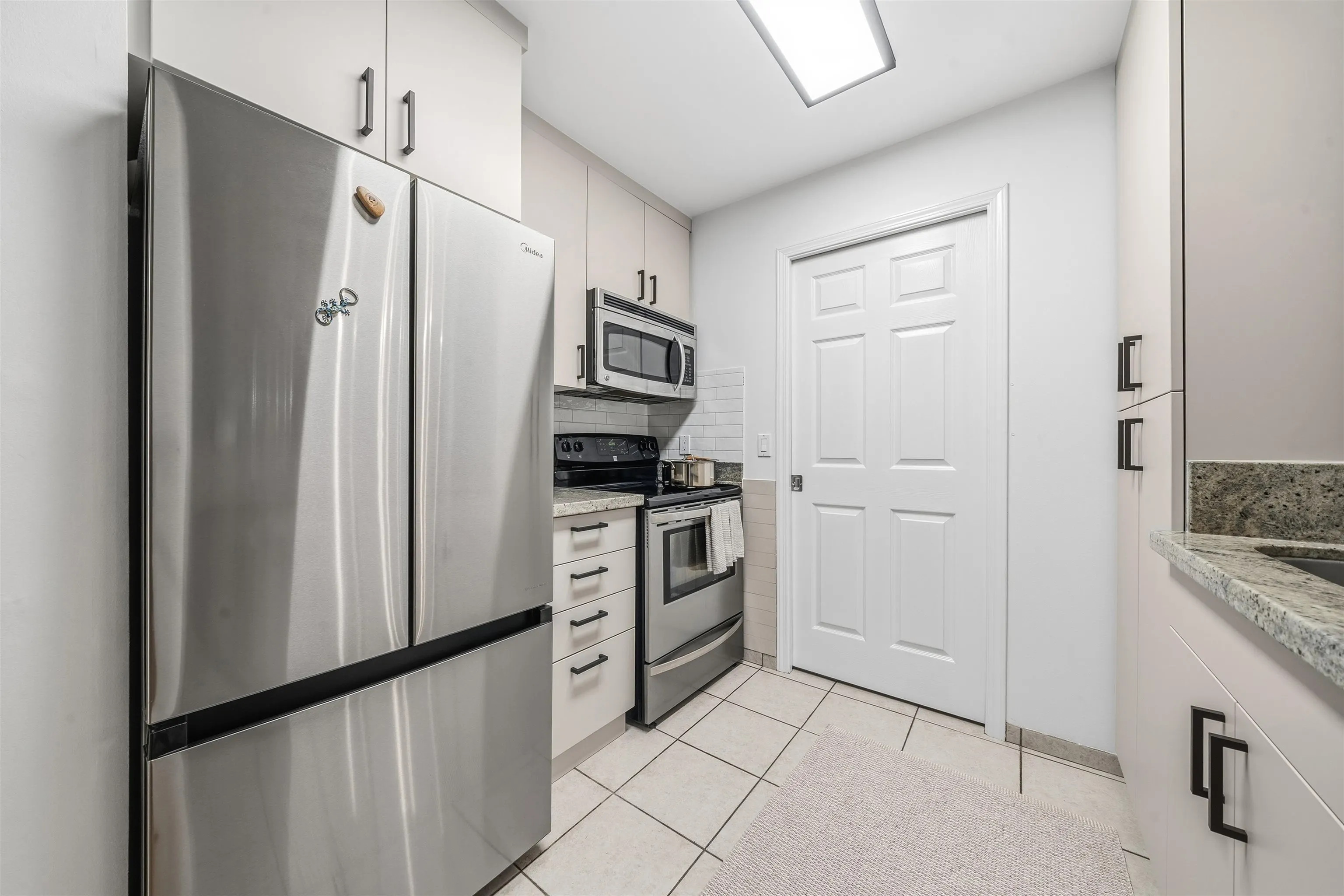 5281 Oakmount Crescent #210