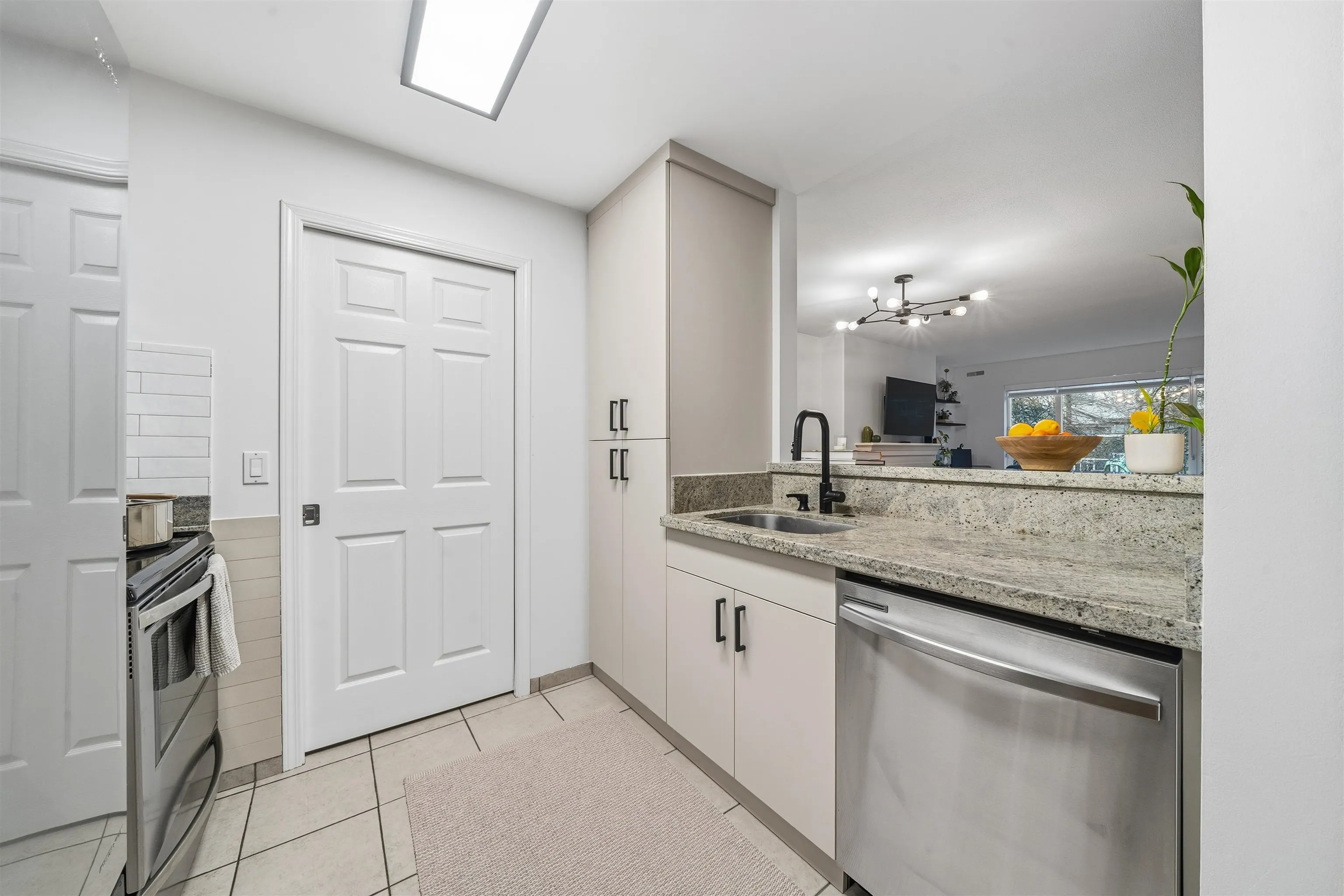5281 Oakmount Crescent #210