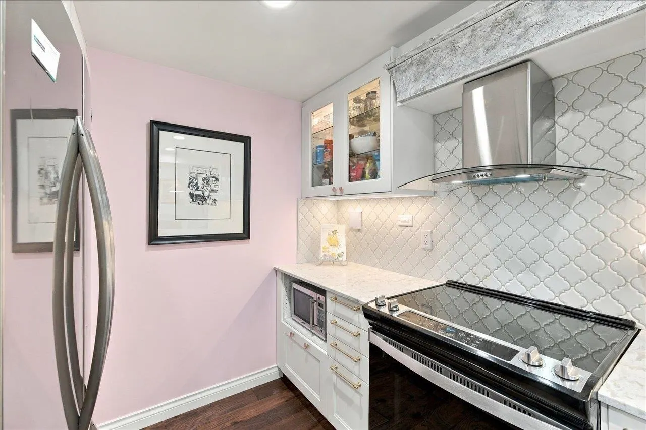 1502 Island Park Walk #405