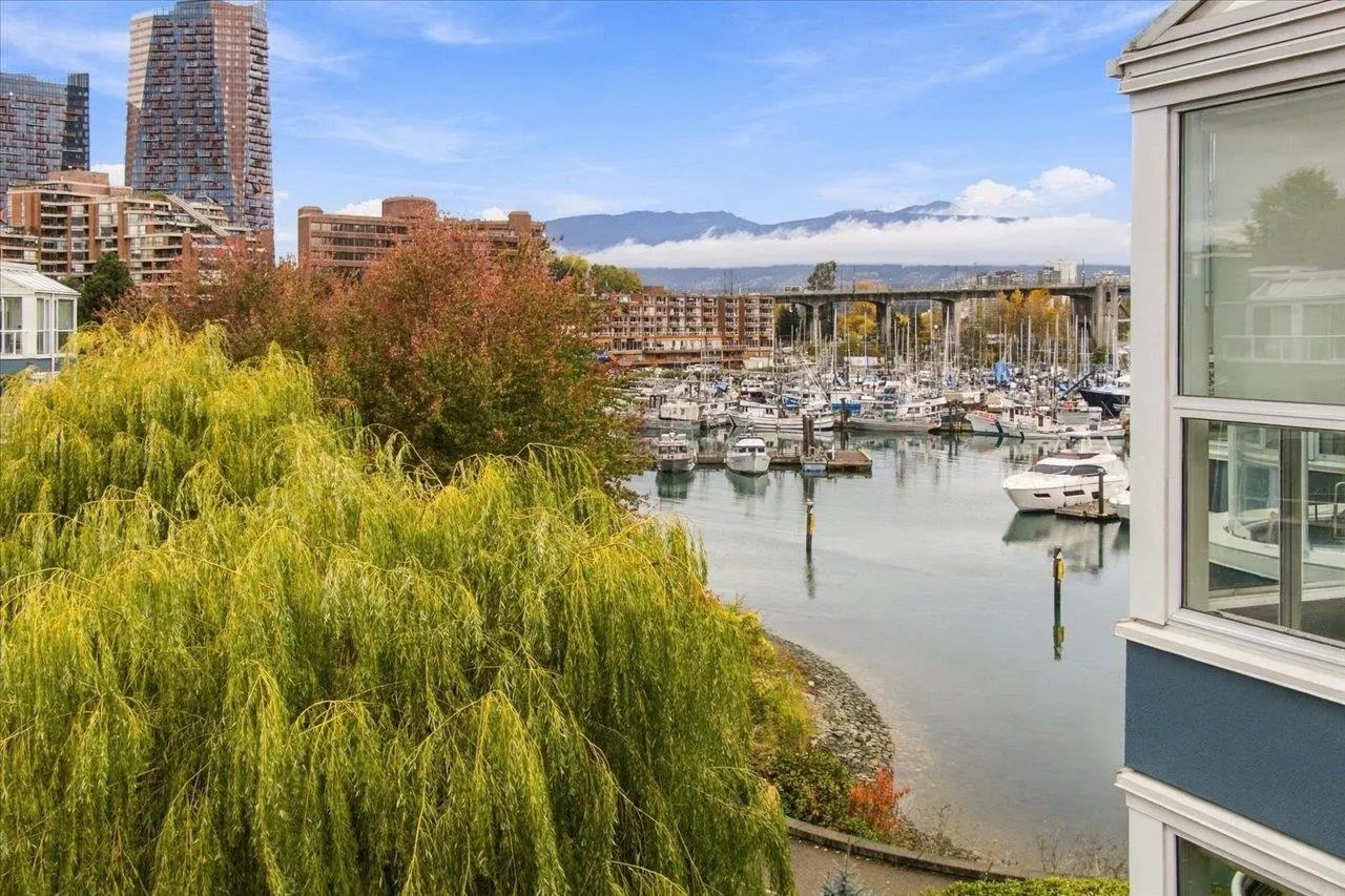 1502 Island Park Walk #405