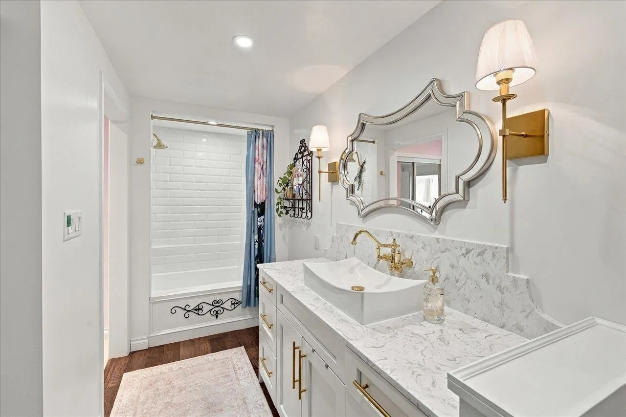 1502 Island Park Walk #405