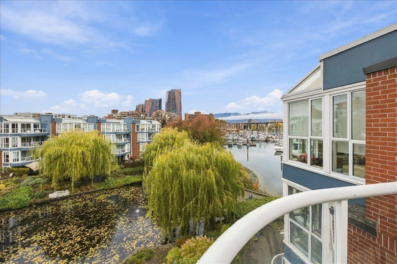 1502 Island Park Walk #405