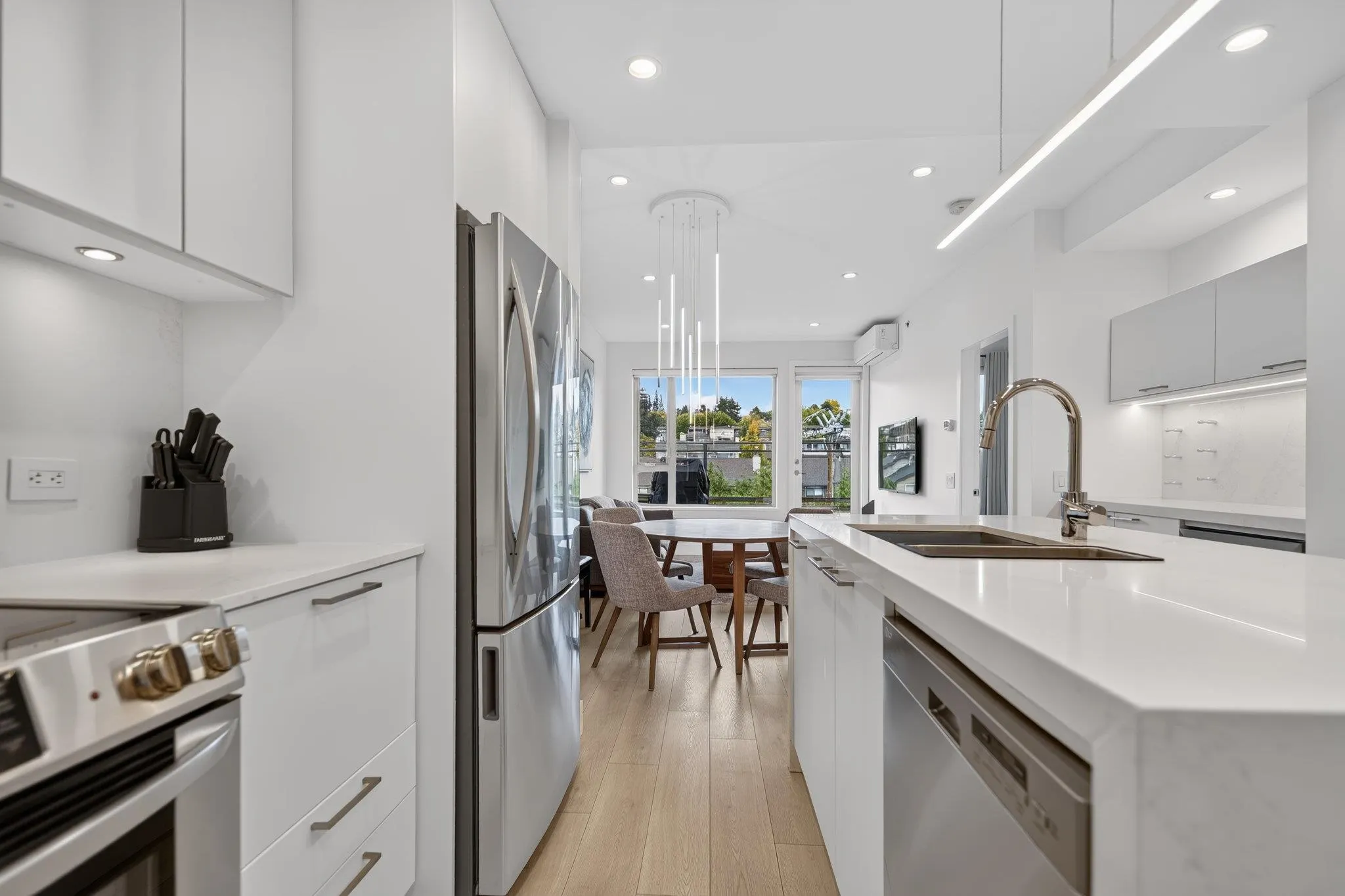 221 E 3rd #506