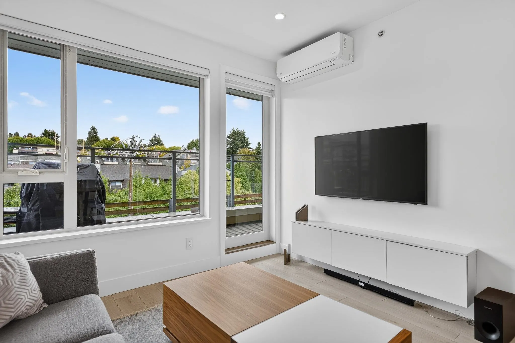 221 E 3rd #506