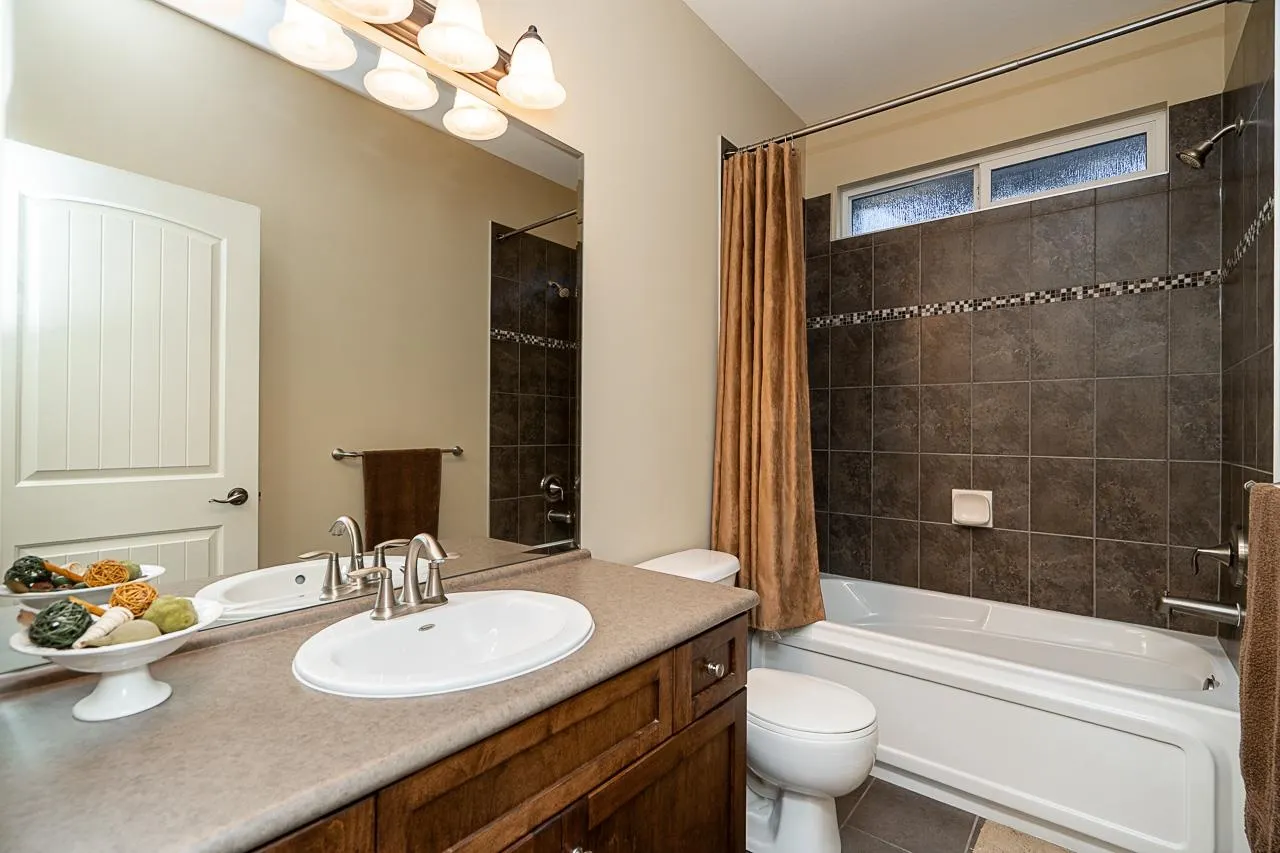 2513 164 Street